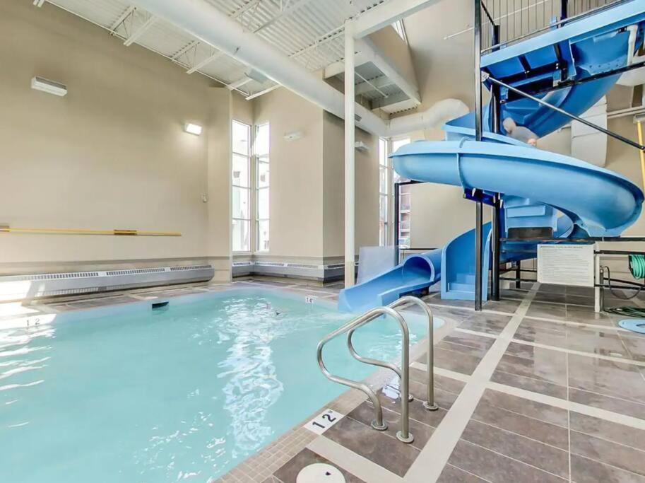 Luxury 3B Mountain Views- Pool & Hot Tub -Sleeps 10