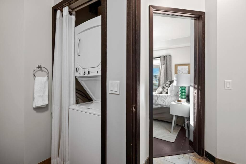 Luxury 3B Mountain Views- Pool & Hot Tub -Sleeps 10