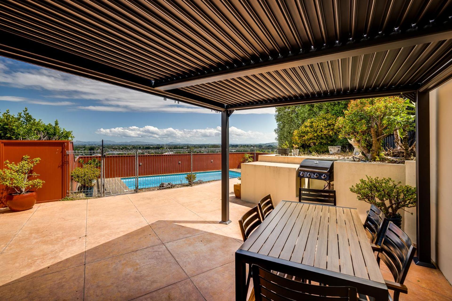Relax At Poolside - Napier Holiday Home view 3