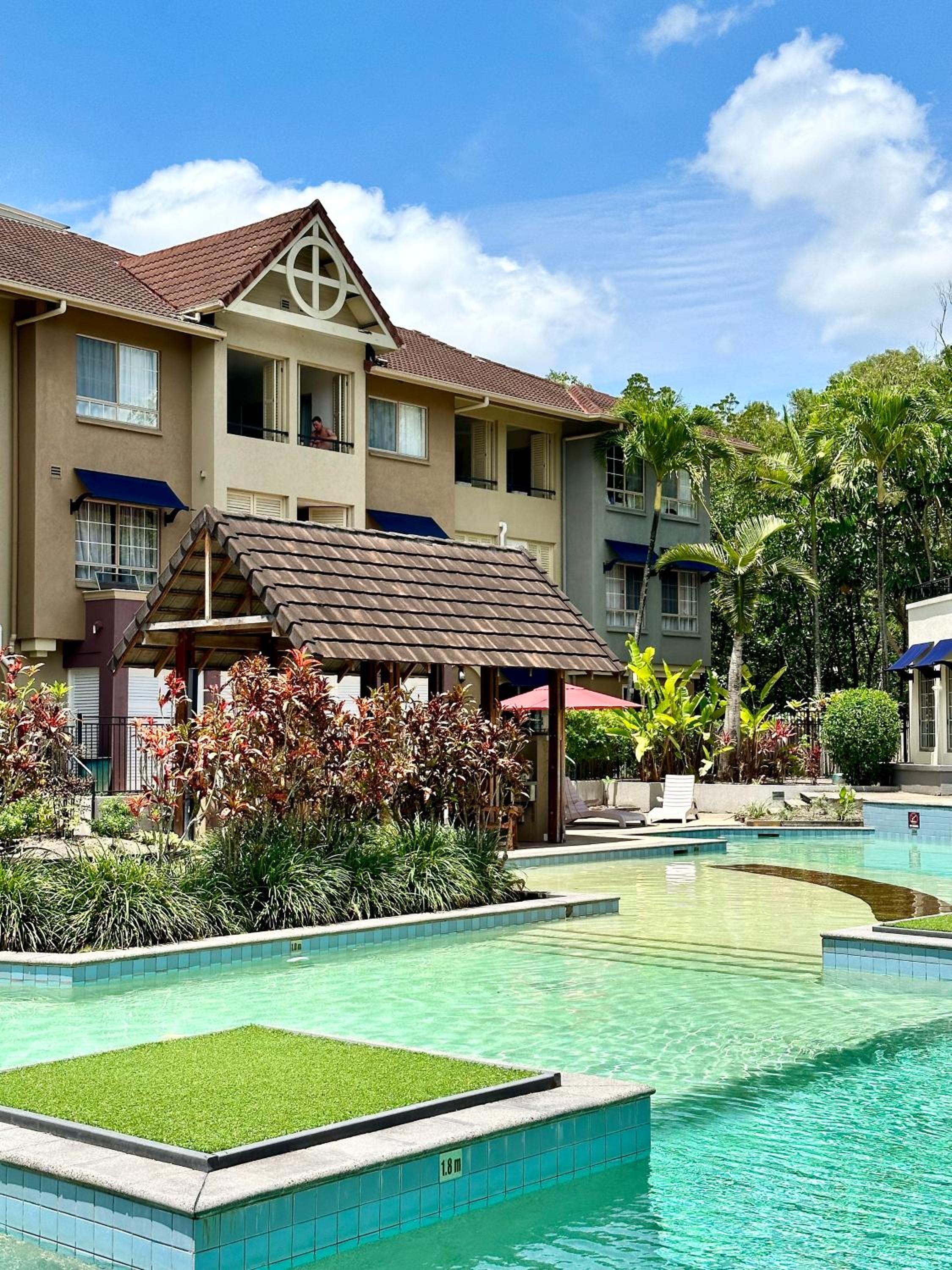 Luxury 2 Bedroom apartment, Treetop views, Resort with 4 swimming pools - Image 4