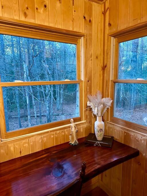 Beautiful & peaceful cabin w/ deck garden & fire-pit view 5