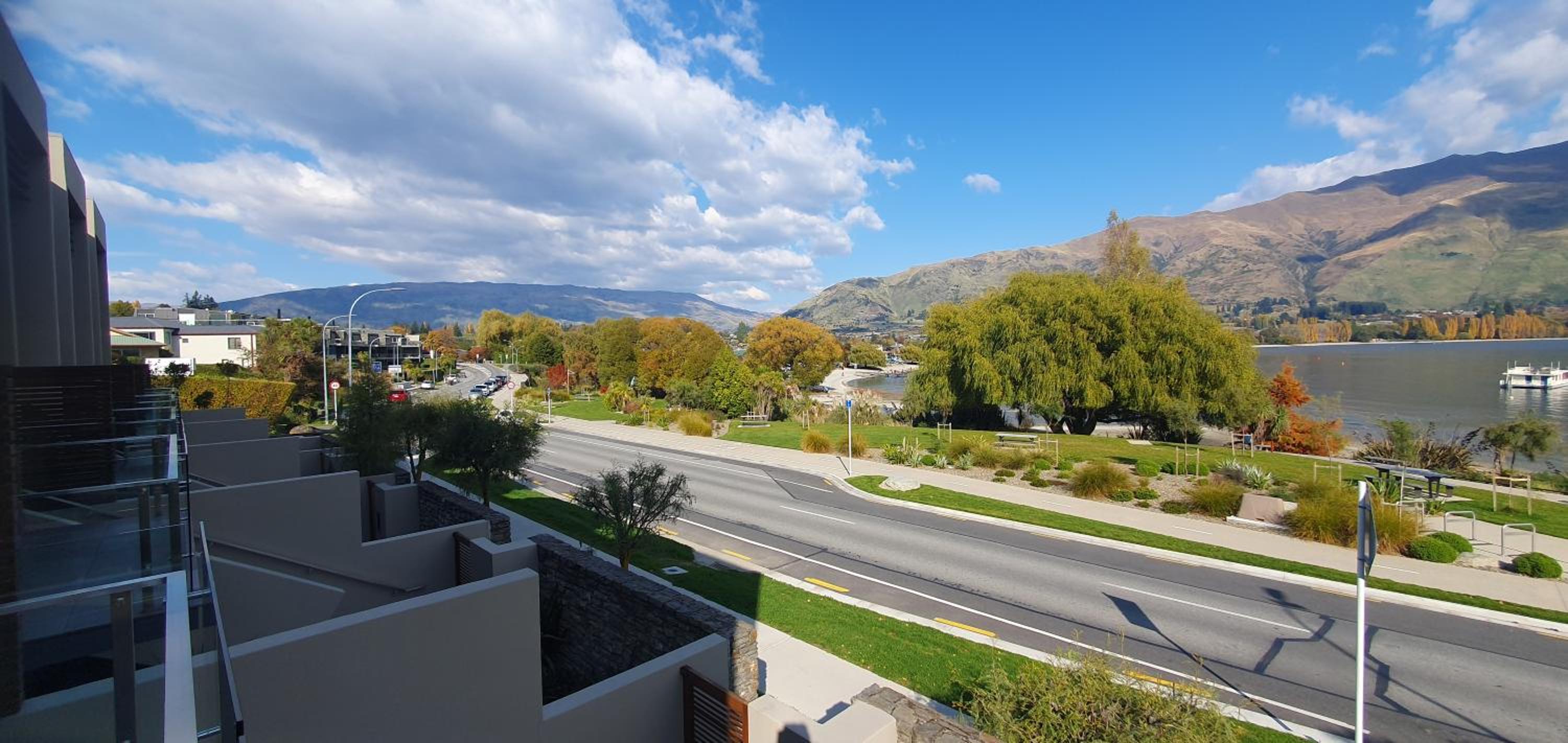 Lakeshore Springs Apartments