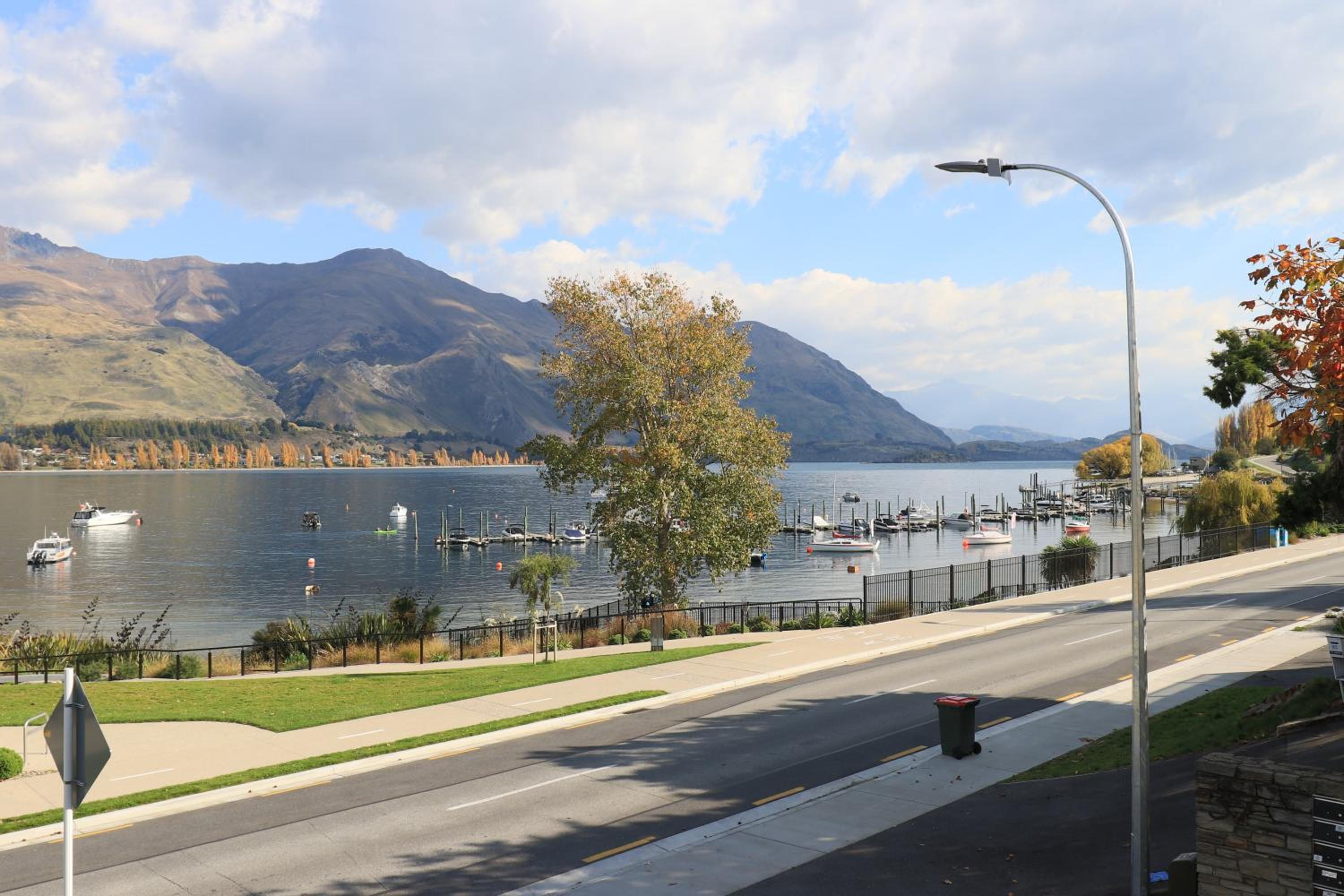 Lakeshore Springs Apartments