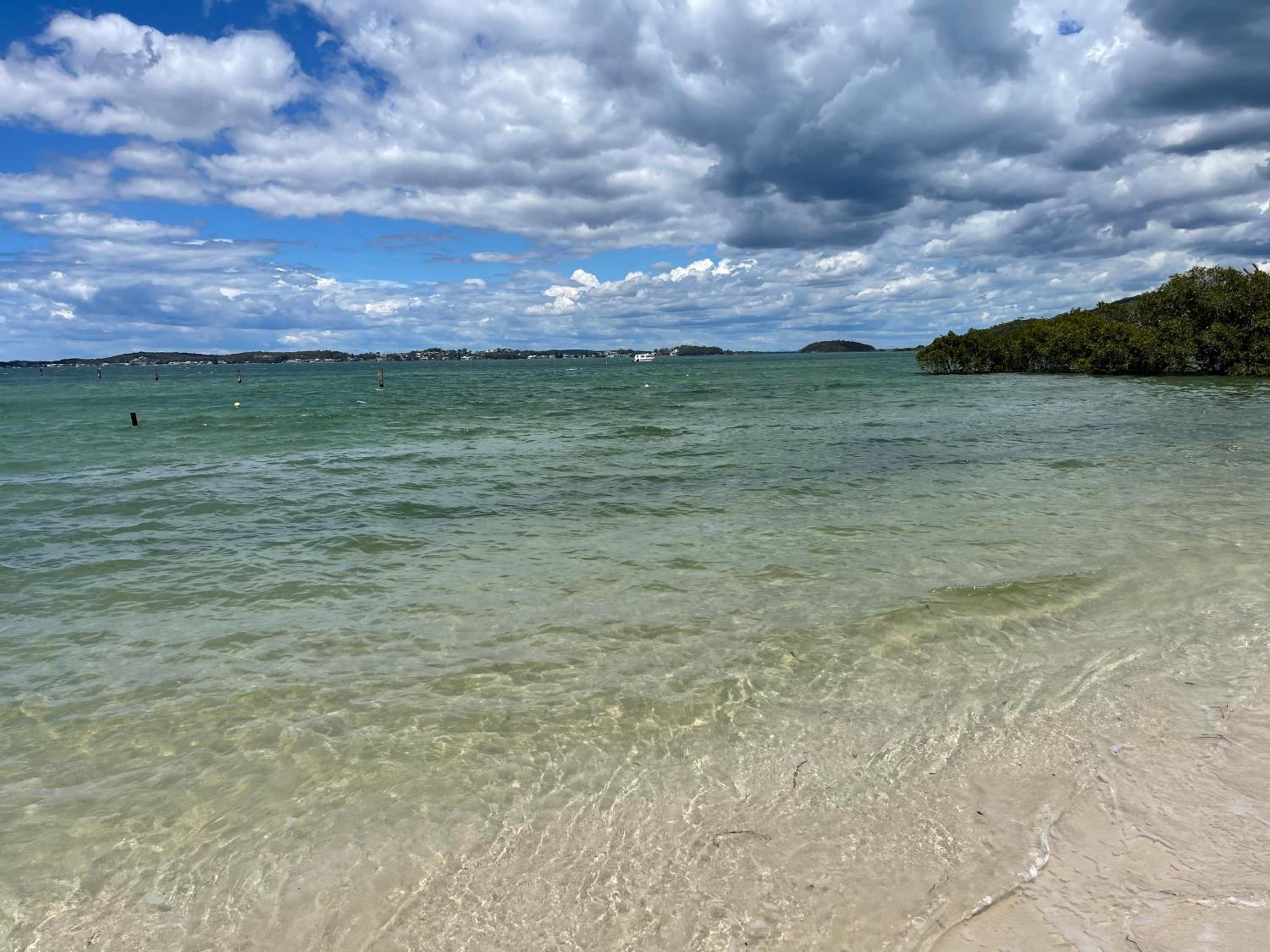 ABSOLUTE BEACHFRONT Port Stephens - Pindimar Beach House