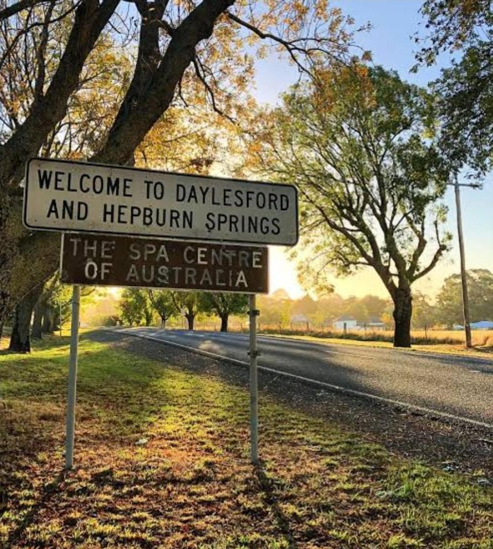 Daylesford - Frog Hollow Estate -THE COTTAGE - enjoy a relaxing and romantic night away in our gorgeous little one Bedroom ROMANTIC COTTAGE under the apple