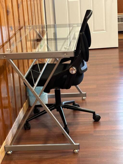 Cozy Spacious Work Friendly Lotus with Garden View High speed free Wi Fi and Parking Adjacent to Downtown Montreal