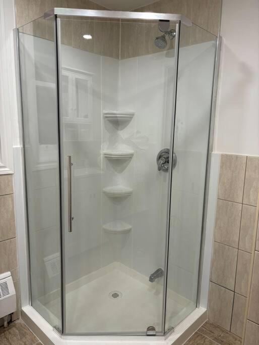 Cozy Spacious Work Friendly Lotus with Garden View High speed free Wi Fi and Parking Adjacent to Downtown Montreal