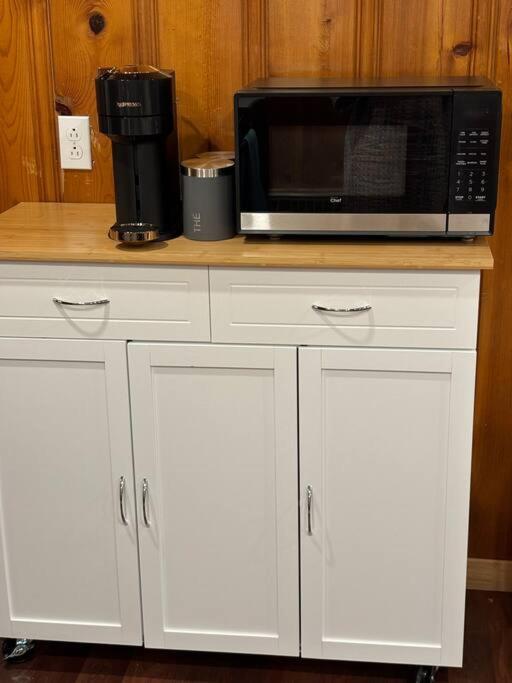 Cozy Spacious Work Friendly Lotus with Garden View High speed free Wi Fi and Parking Adjacent to Downtown Montreal