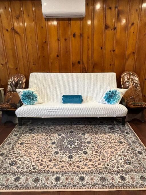 Cozy Spacious Work Friendly Lotus with Garden View High speed free Wi Fi and Parking Adjacent to Downtown Montreal