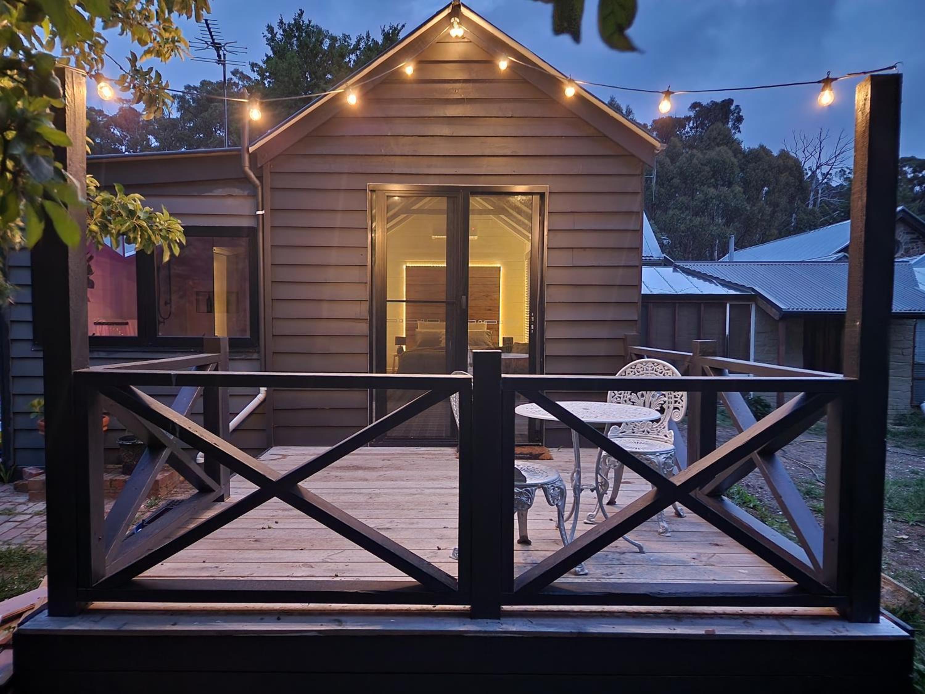 Daylesford - Frog Hollow Estate -THE COTTAGE - enjoy a relaxing and romantic night away in our gorgeous little one Bedroom ROMANTIC COTTAGE under the apple