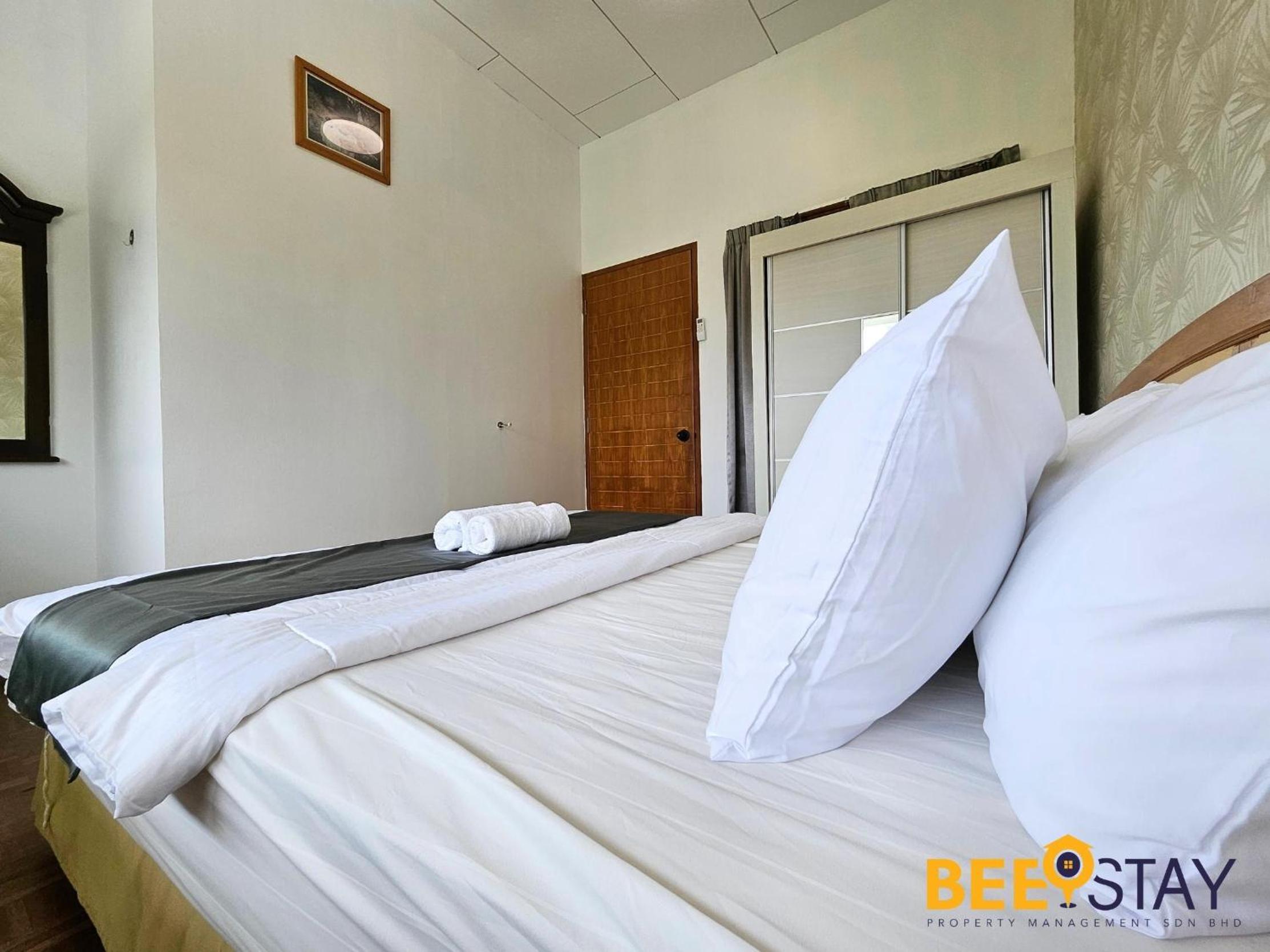 Bangsar Three Storey Luxury Landed House 19PAX