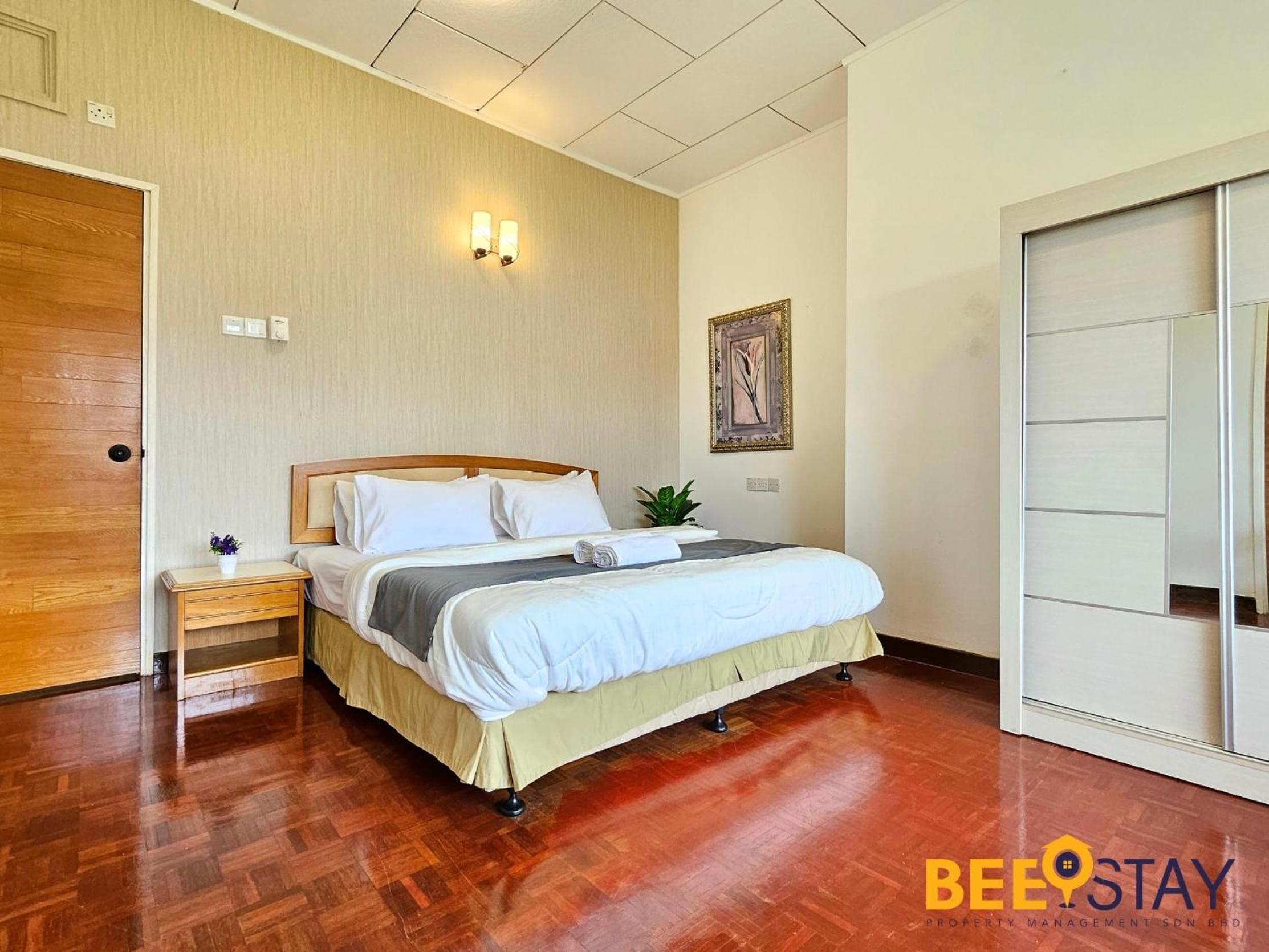 Bangsar Three Storey Luxury Landed House 19PAX