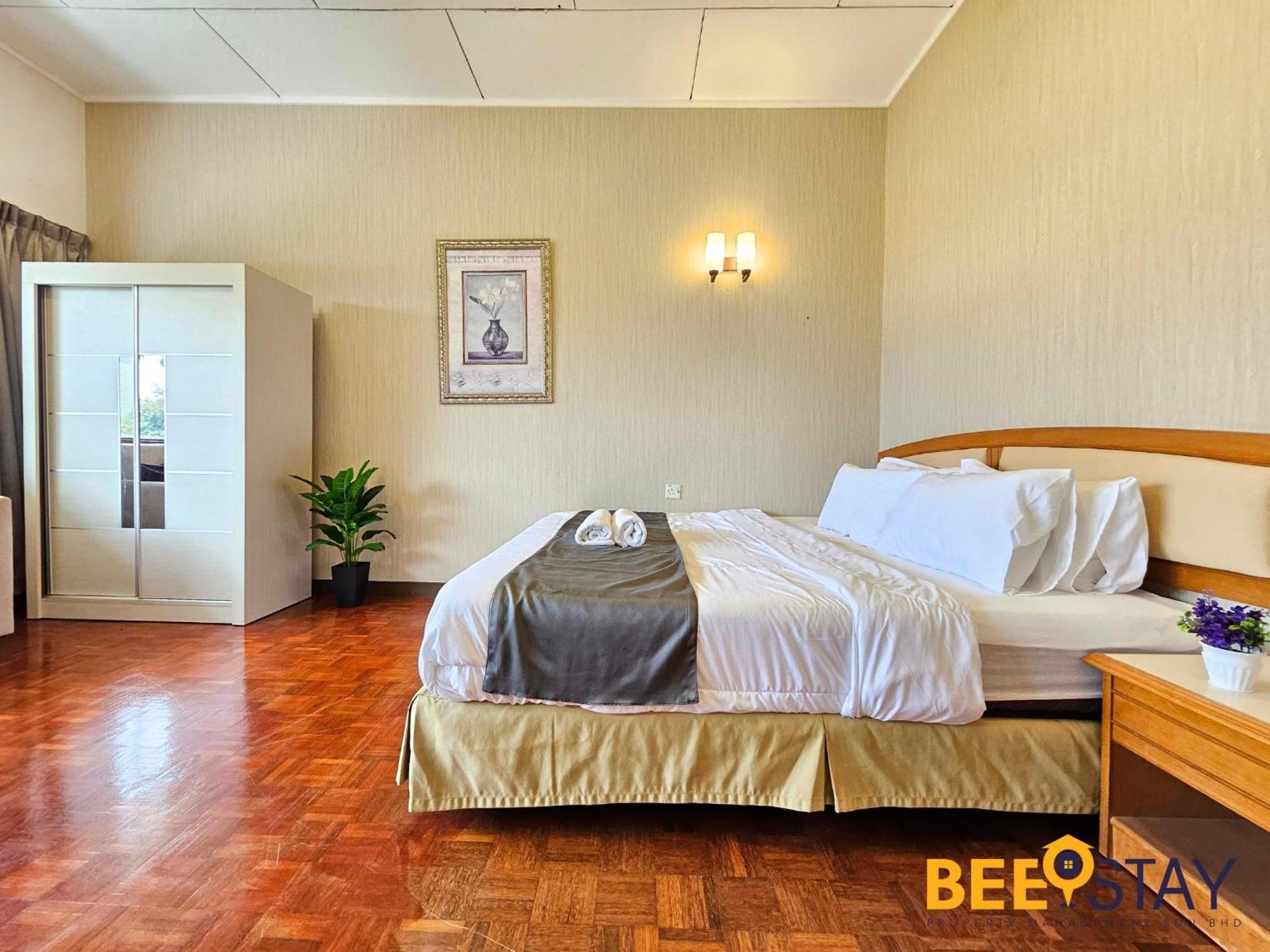 Bangsar Three Storey Luxury Landed House 19PAX