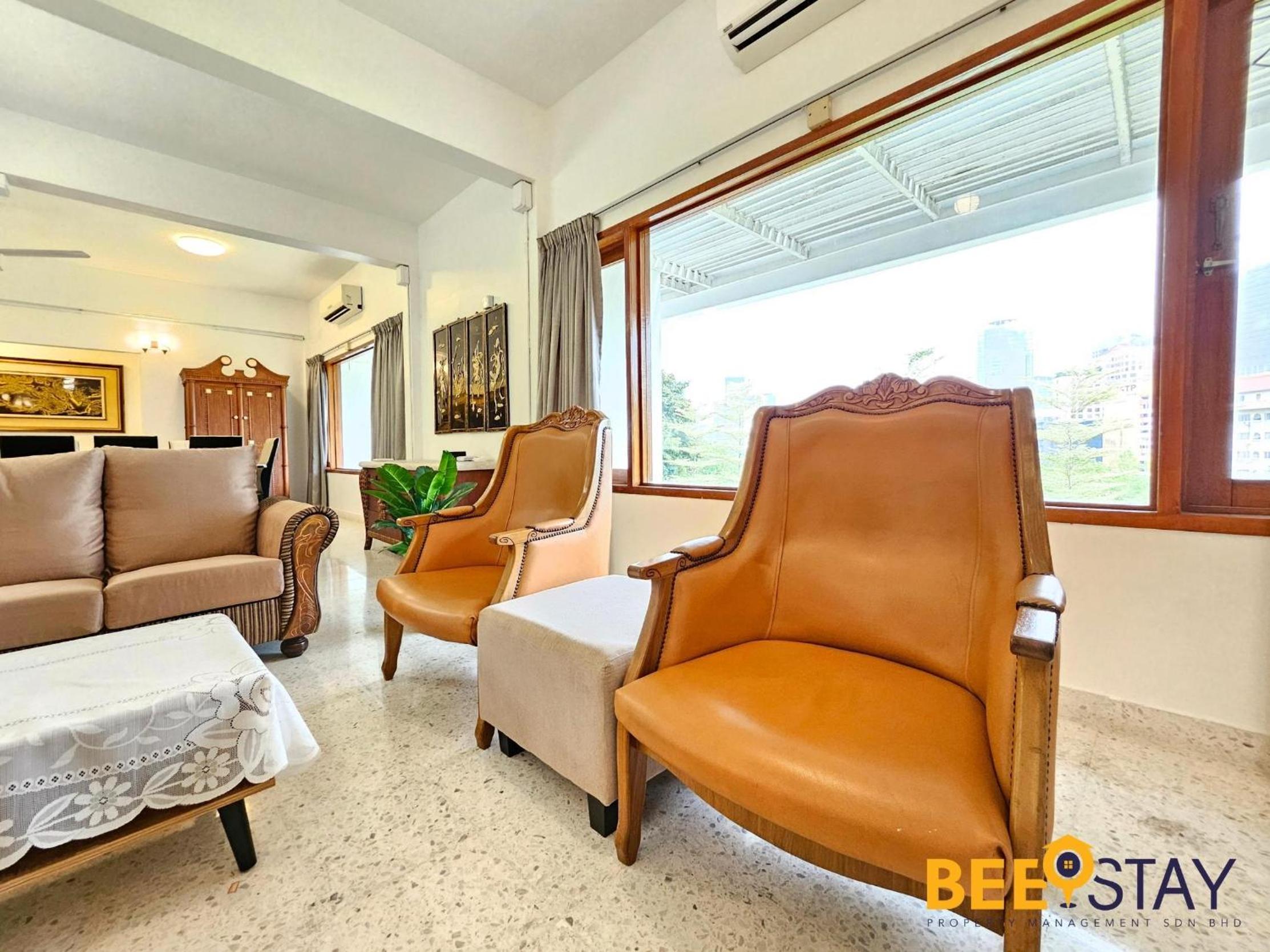 Bangsar Three Storey Luxury Landed House 19PAX