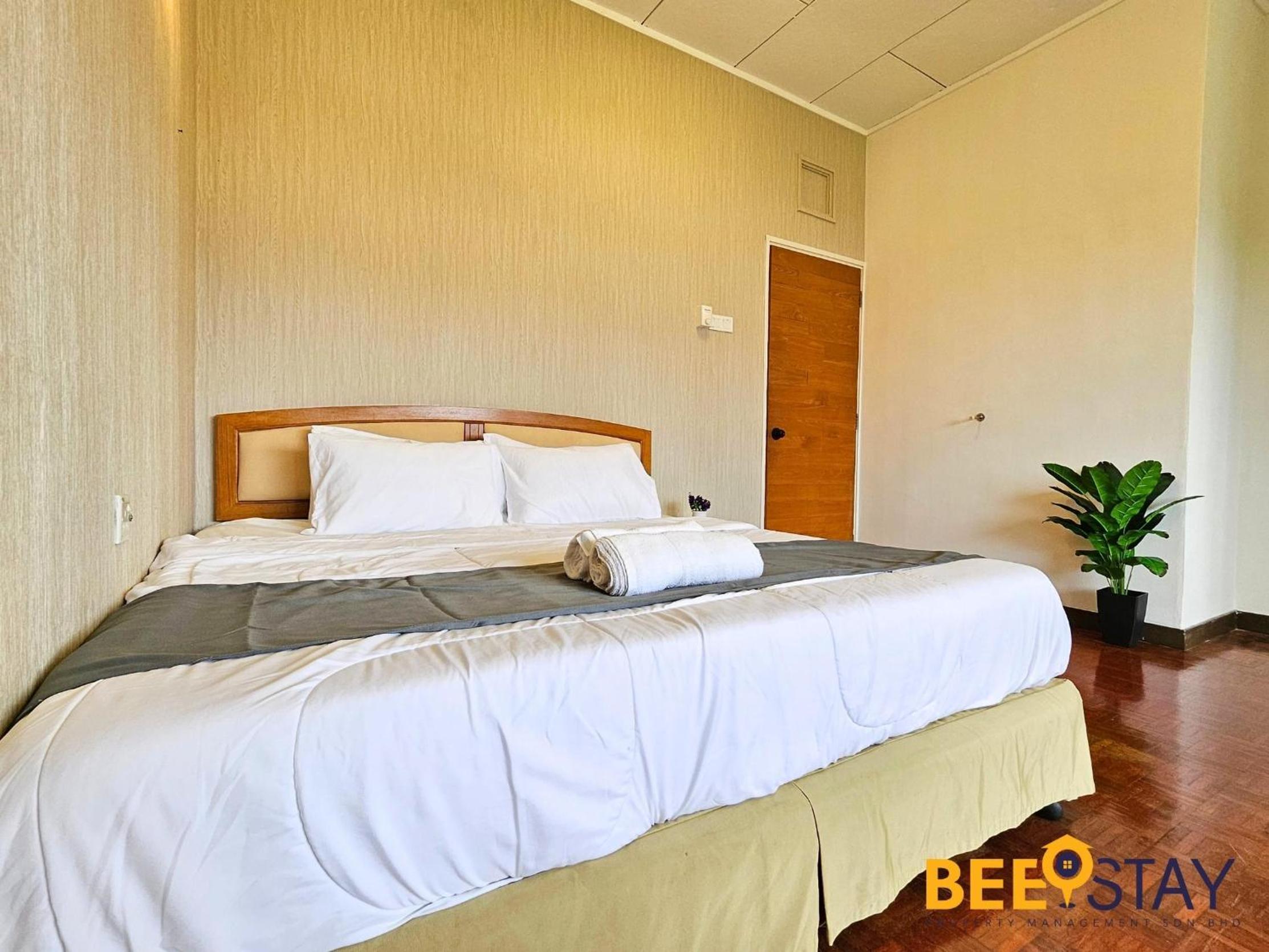 Bangsar Three Storey Luxury Landed House 19PAX