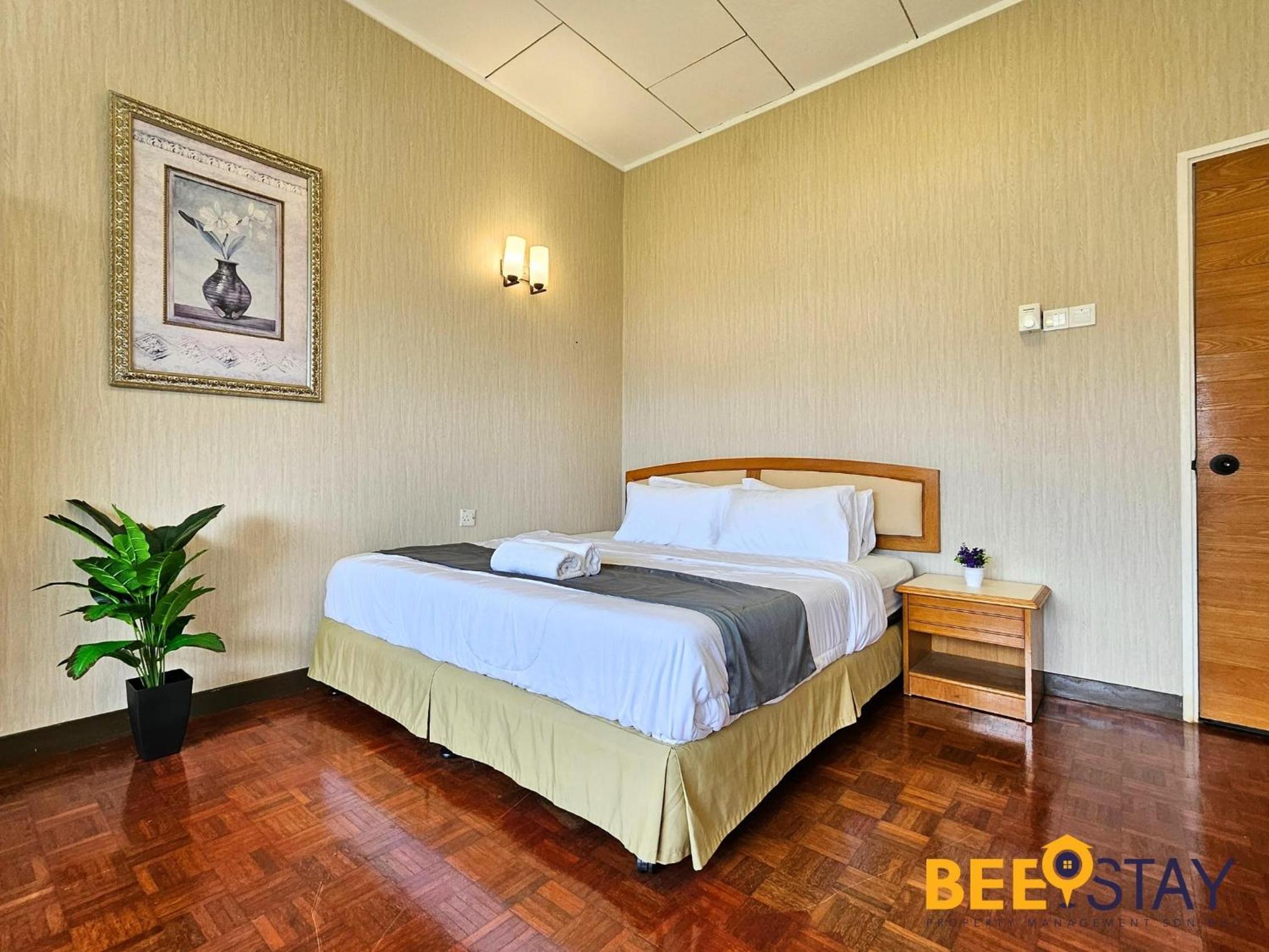 Bangsar Three Storey Luxury Landed House 19PAX