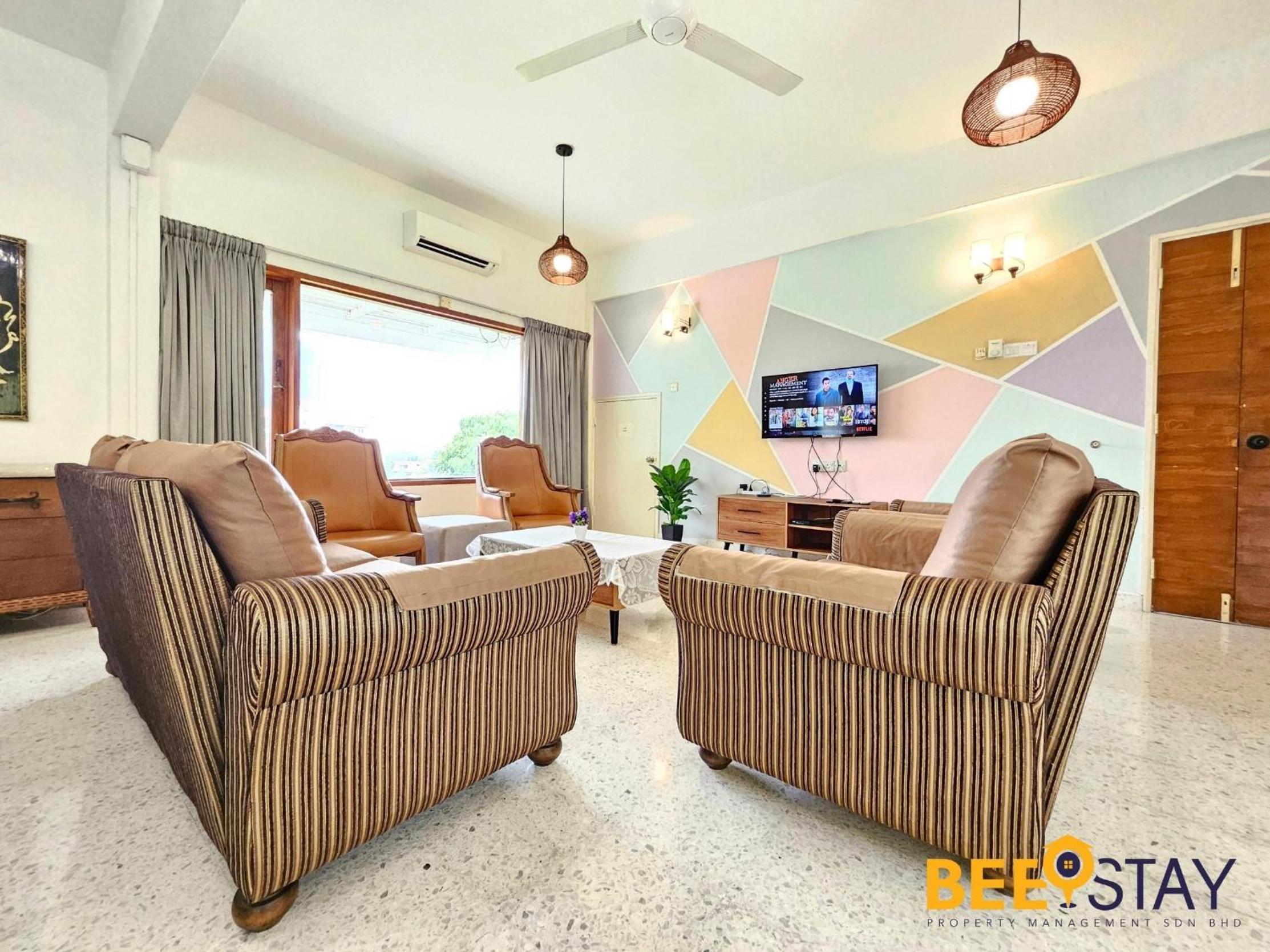 Bangsar Three Storey Luxury Landed House 19PAX