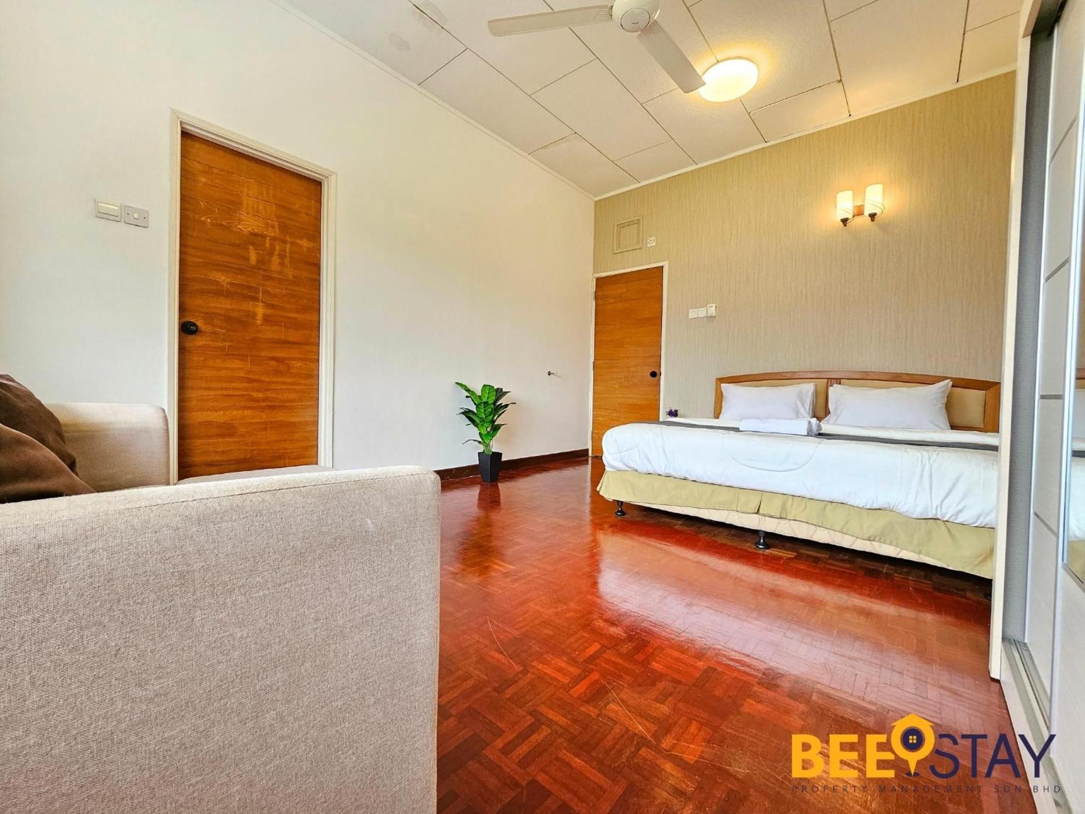 Bangsar Three Storey Luxury Landed House 19PAX