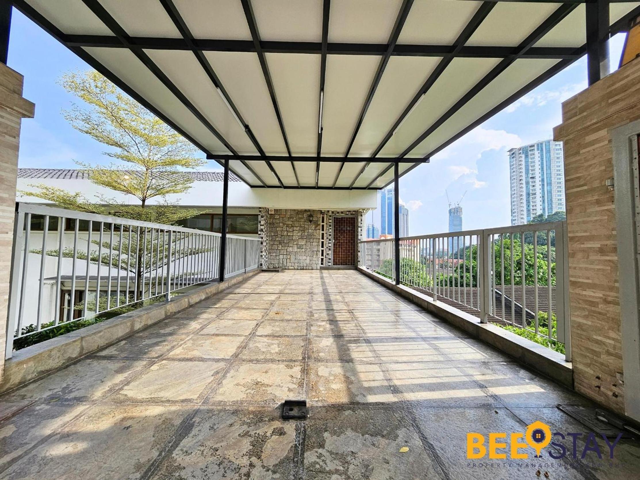 Bangsar Three Storey Luxury Landed House 19PAX
