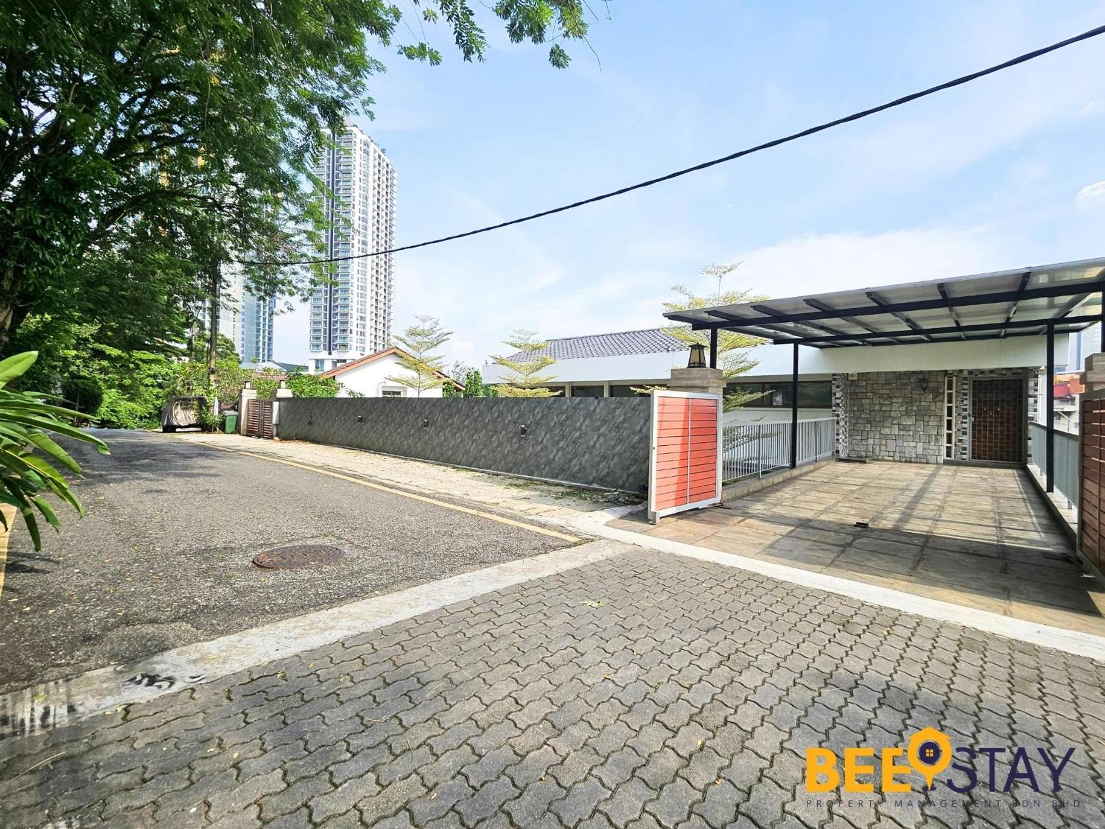 Bangsar Three Storey Luxury Landed House 19PAX