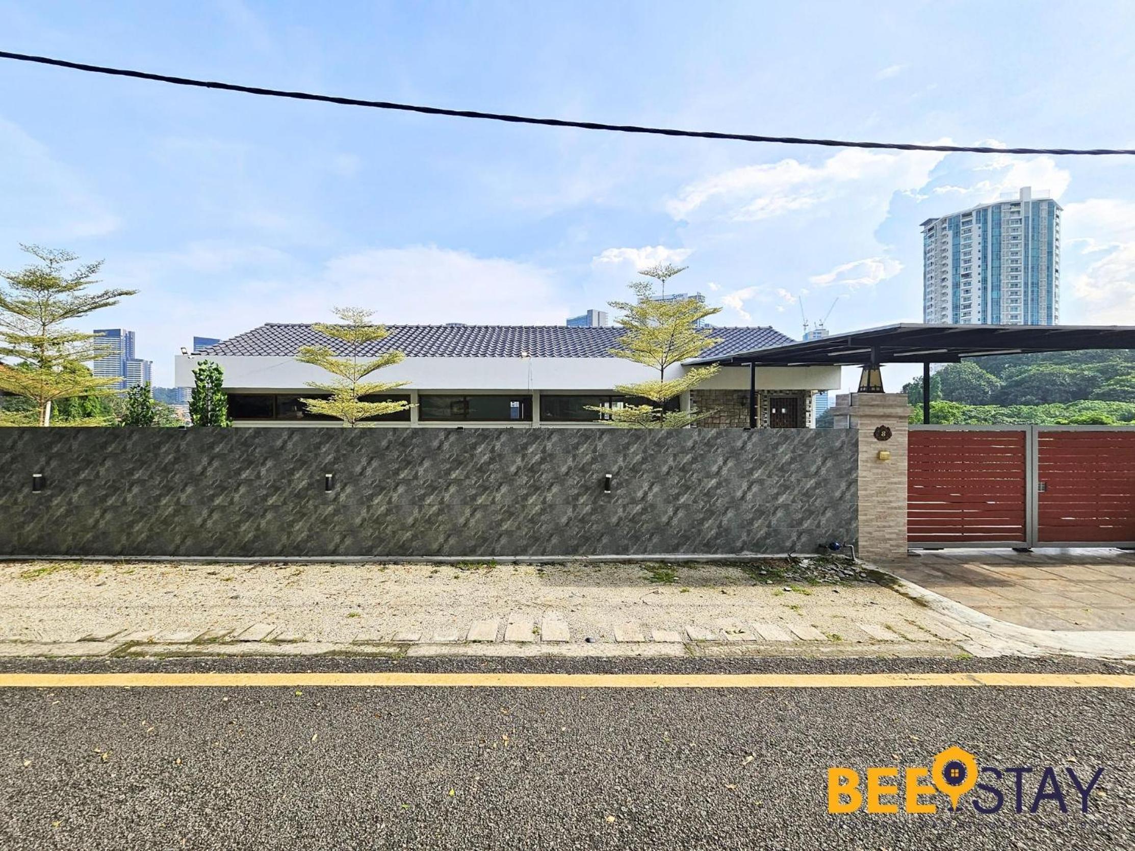 Bangsar Three Storey Luxury Landed House 19PAX