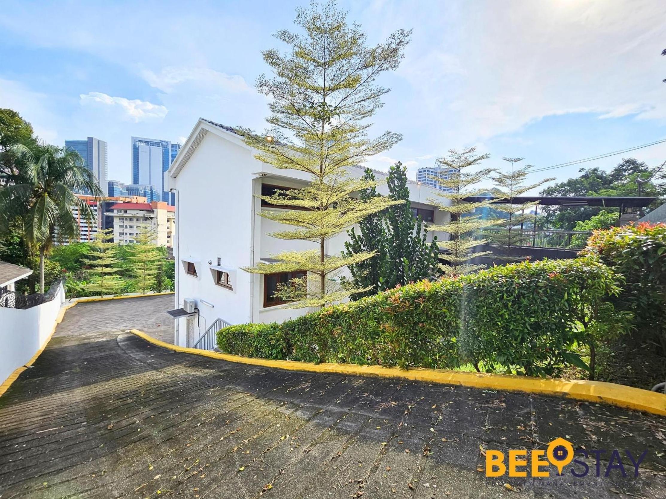 Bangsar Three Storey Luxury Landed House 19PAX