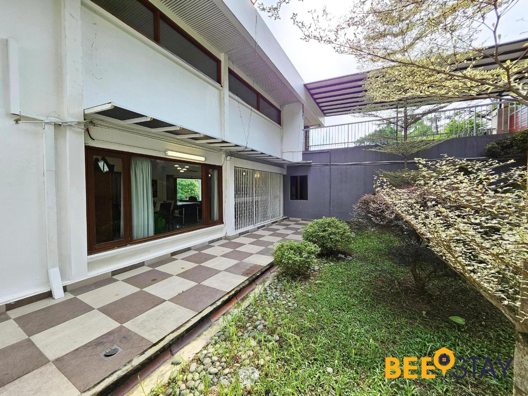 Bangsar Three Storey Luxury Landed House 19PAX