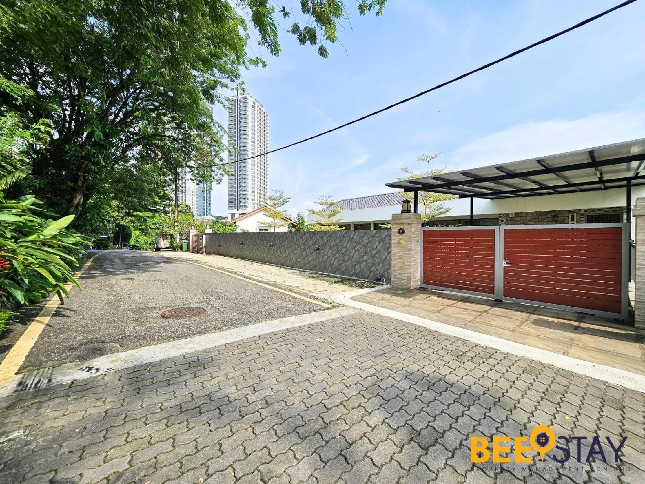 Bangsar Three Storey Luxury Landed House 19PAX