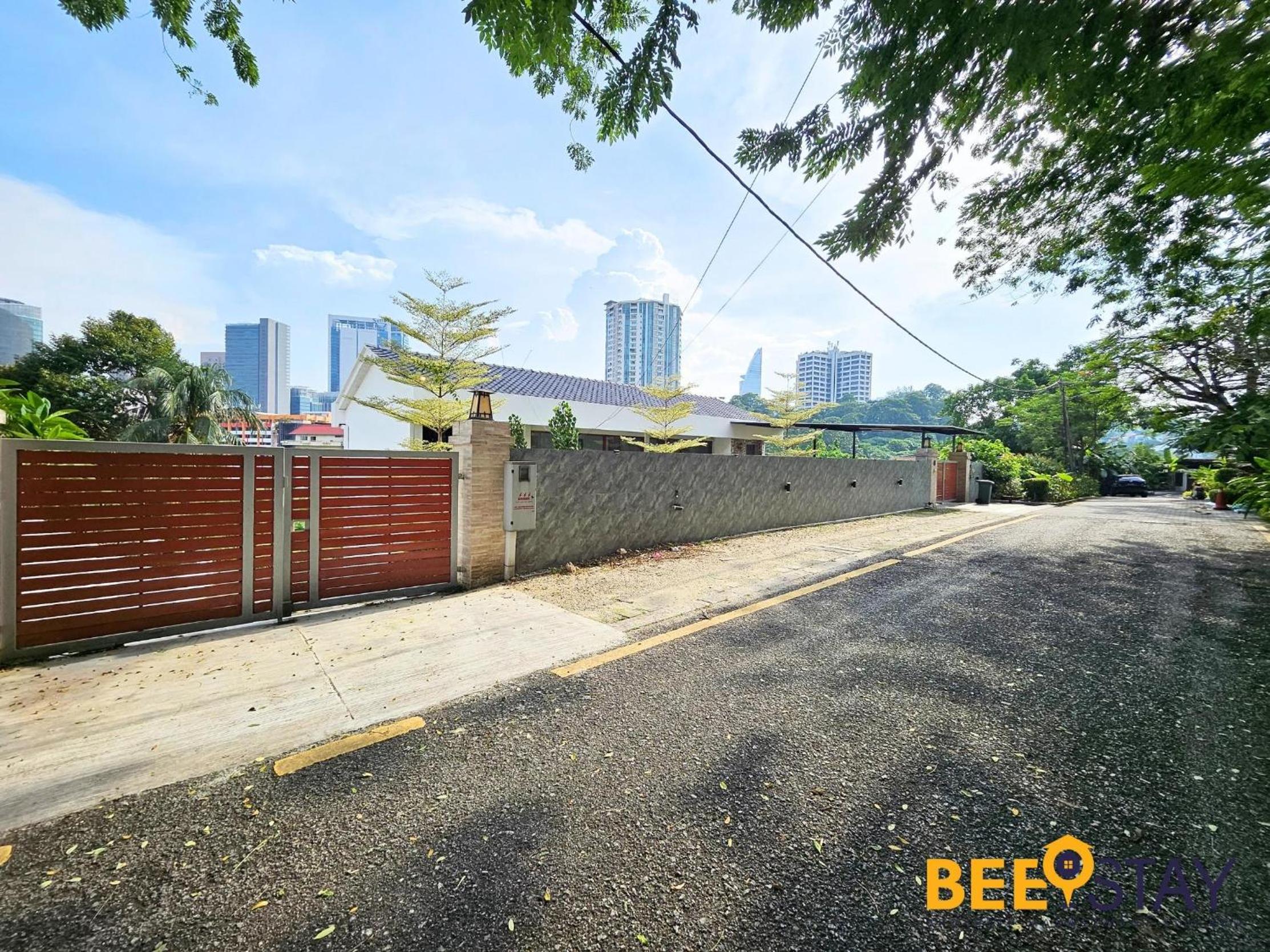 Bangsar Three Storey Luxury Landed House 19PAX