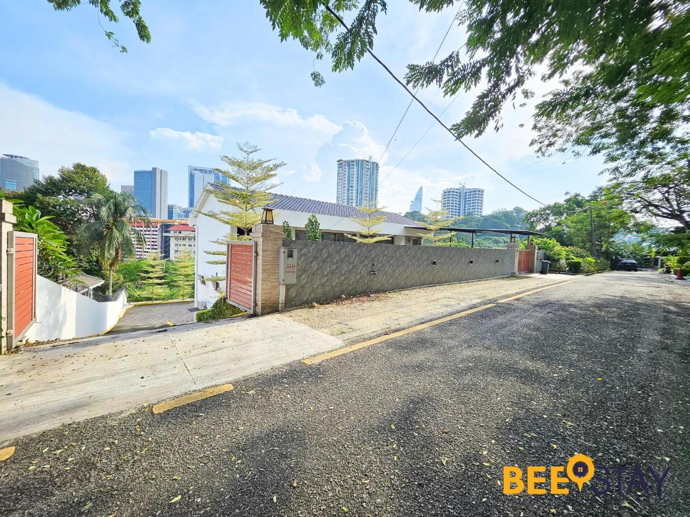 Bangsar Three Storey Luxury Landed House 19PAX