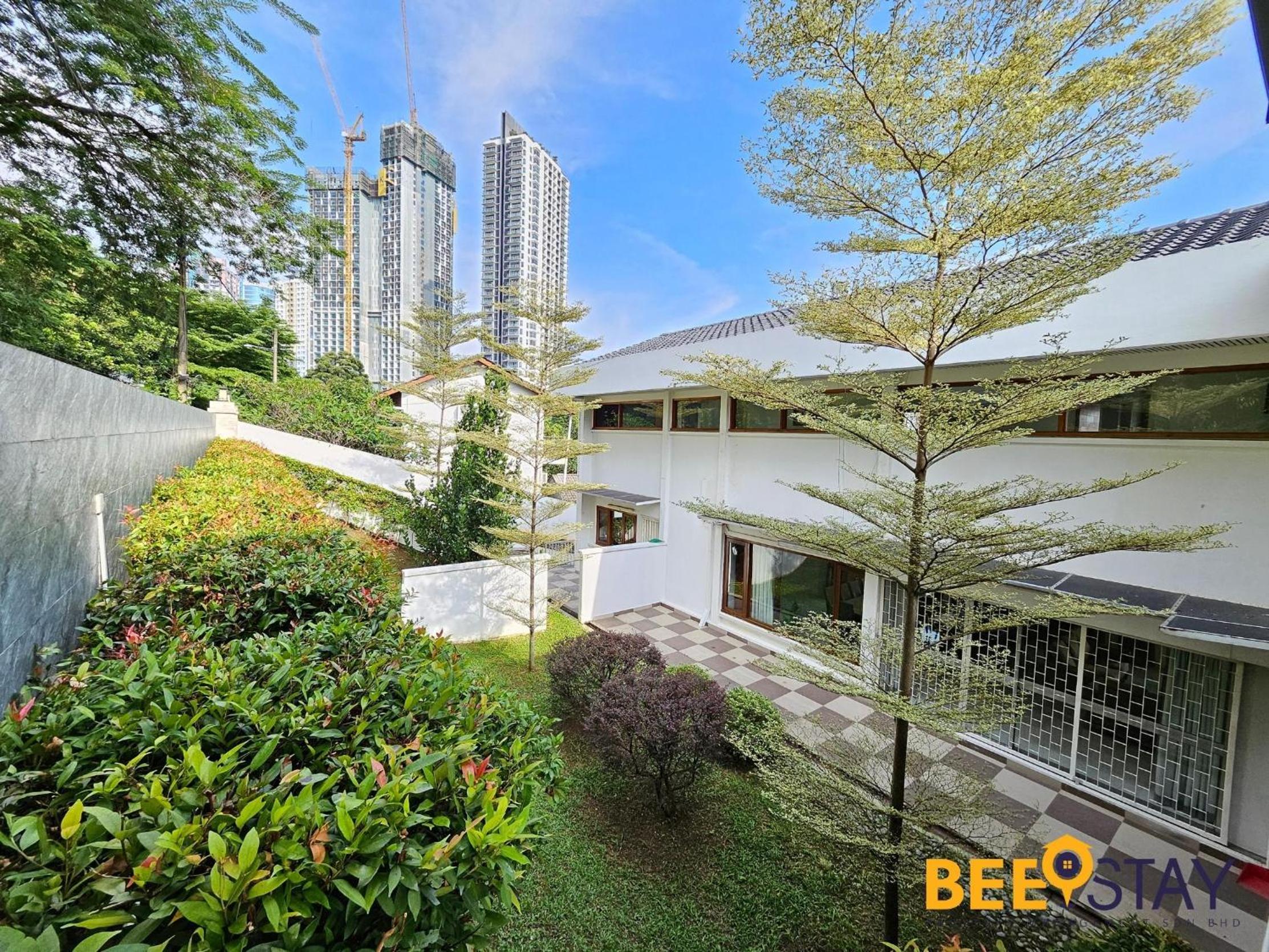 Bangsar Three Storey Luxury Landed House 19PAX