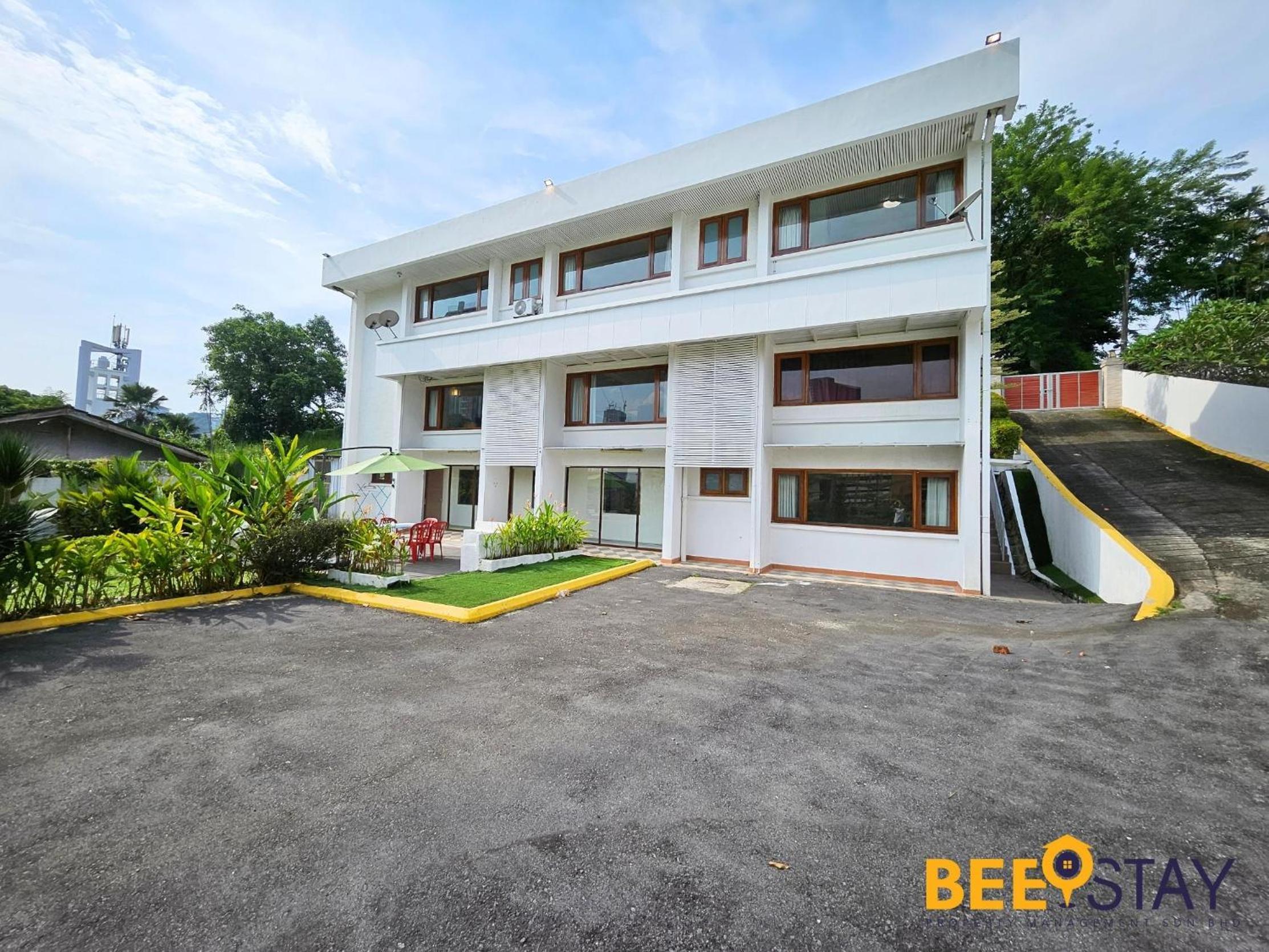 Bangsar Three Storey Luxury Landed House 19PAX