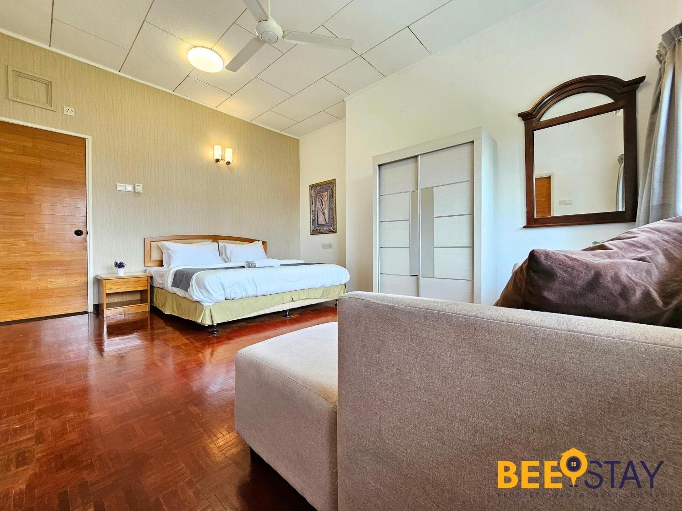 Bangsar Three Storey Luxury Landed House 19PAX