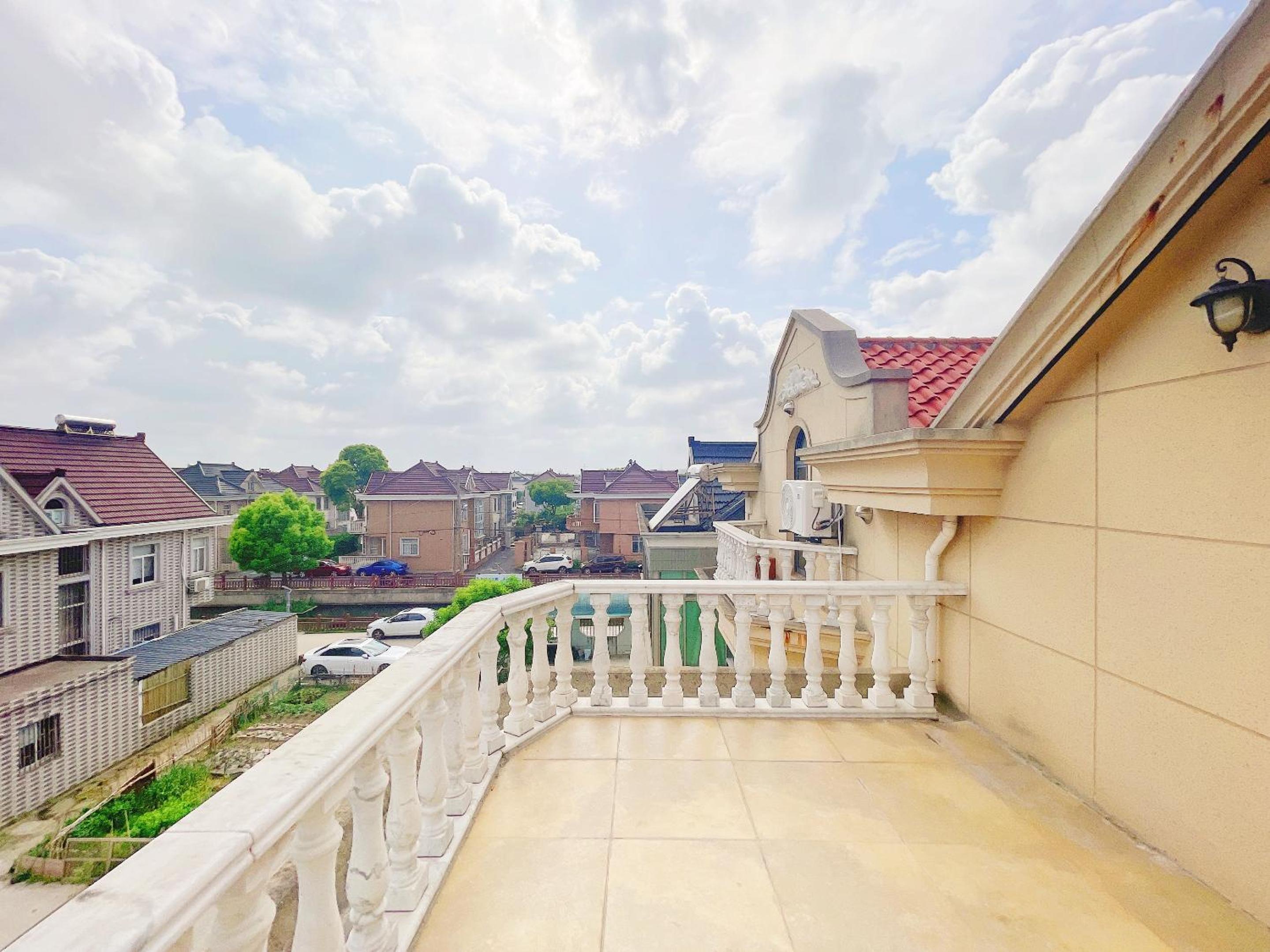 Shanghai Vacations - Near Disney Land Warm King Room - Property Image 4