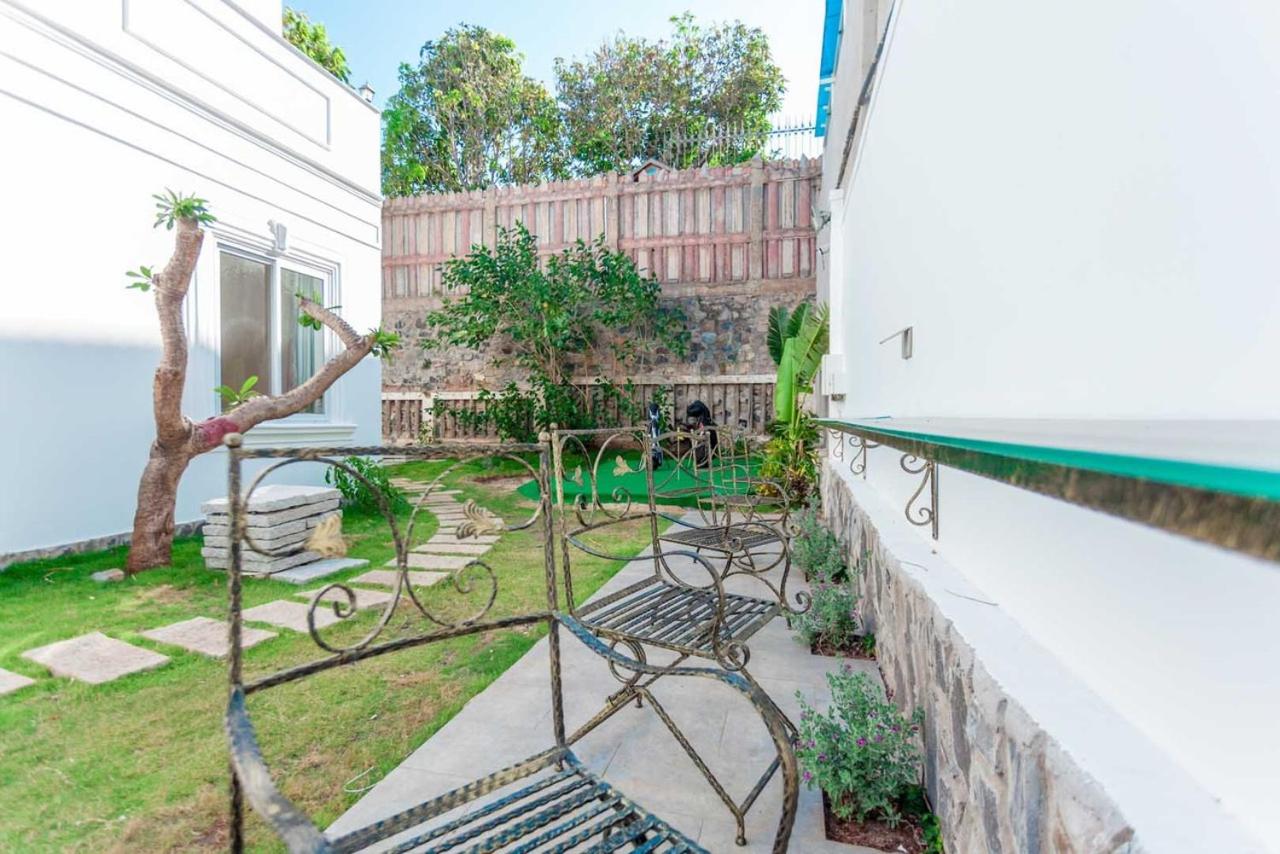 Villa 5 Lạc Long Quân - Bãi Sau