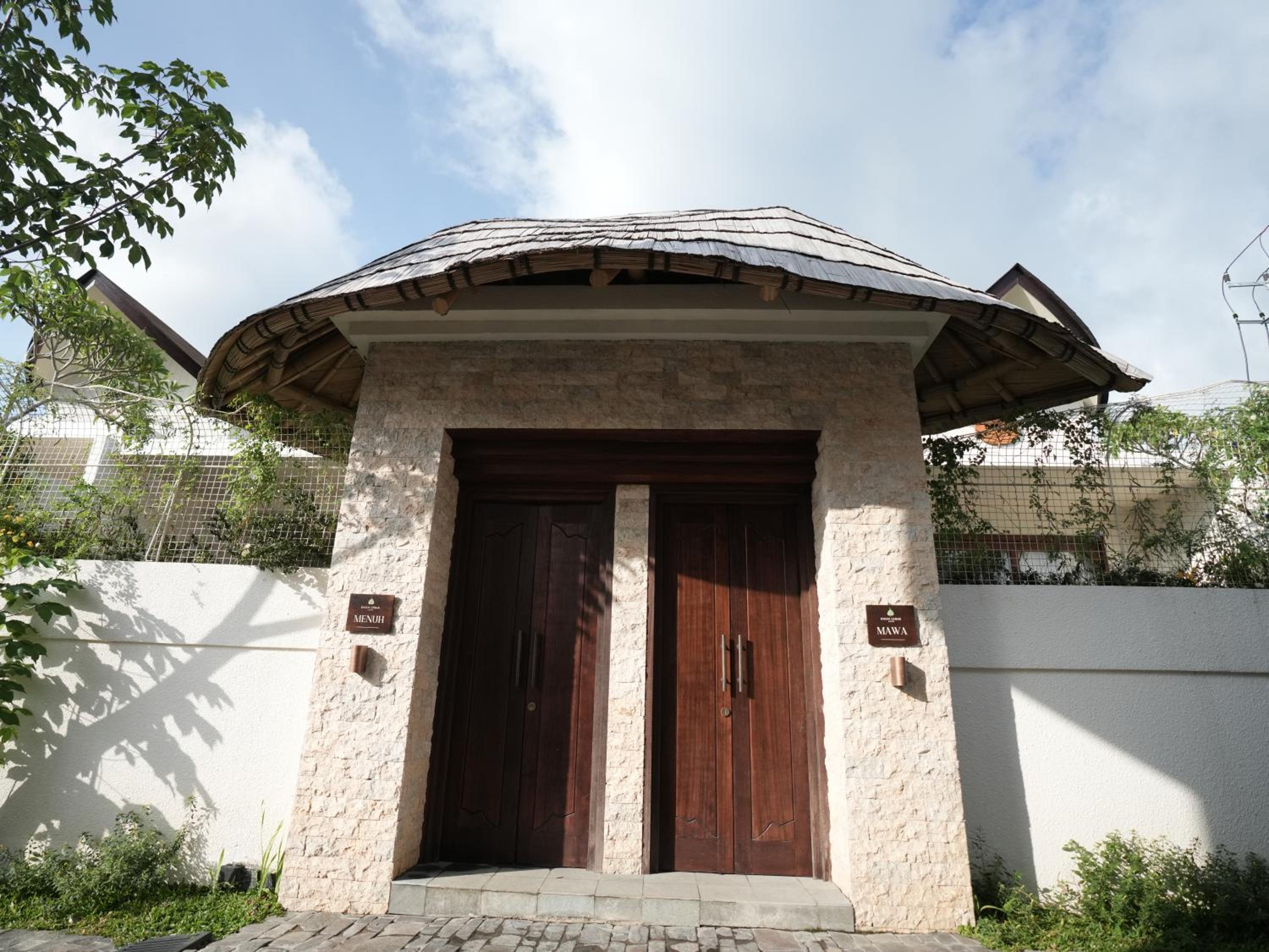 Daun Lebar Villas