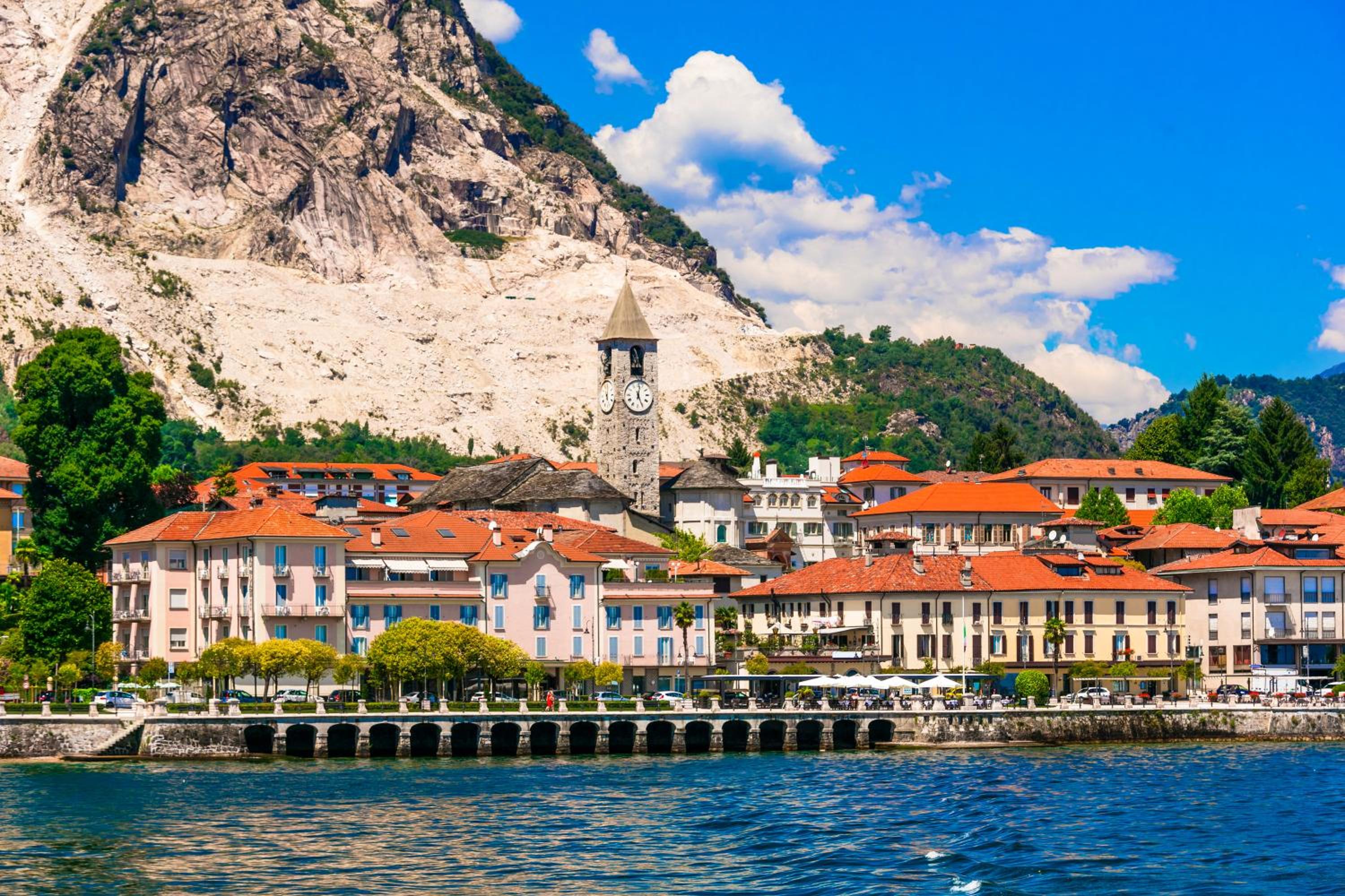 Petalo Bianco: 100m from Lake, Parking and Balcony - Happy Rentals