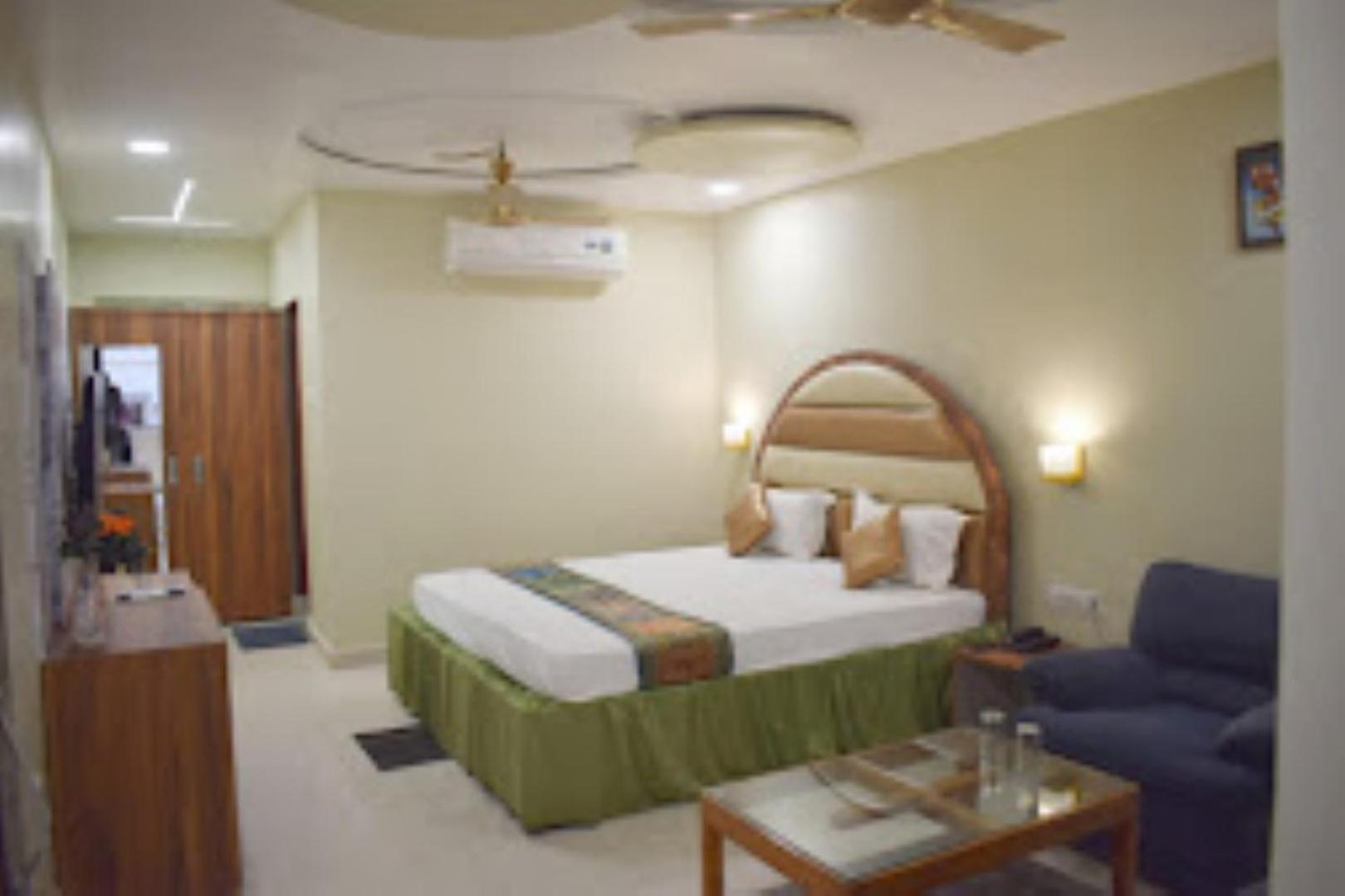 HOTEL VAIDYA REGENCY & MANUHAR RESTAURANT, Balaghat