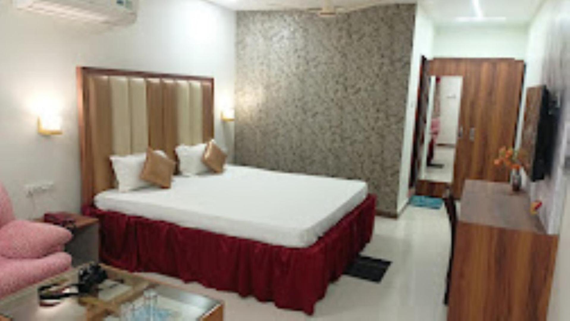 HOTEL VAIDYA REGENCY & MANUHAR RESTAURANT, Balaghat