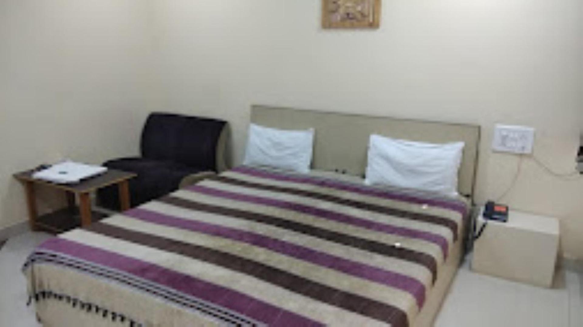 HOTEL VAIDYA REGENCY & MANUHAR RESTAURANT, Balaghat
