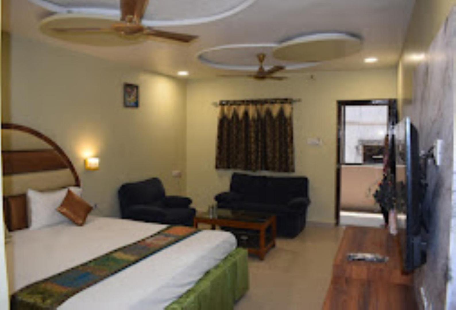 HOTEL VAIDYA REGENCY & MANUHAR RESTAURANT, Balaghat