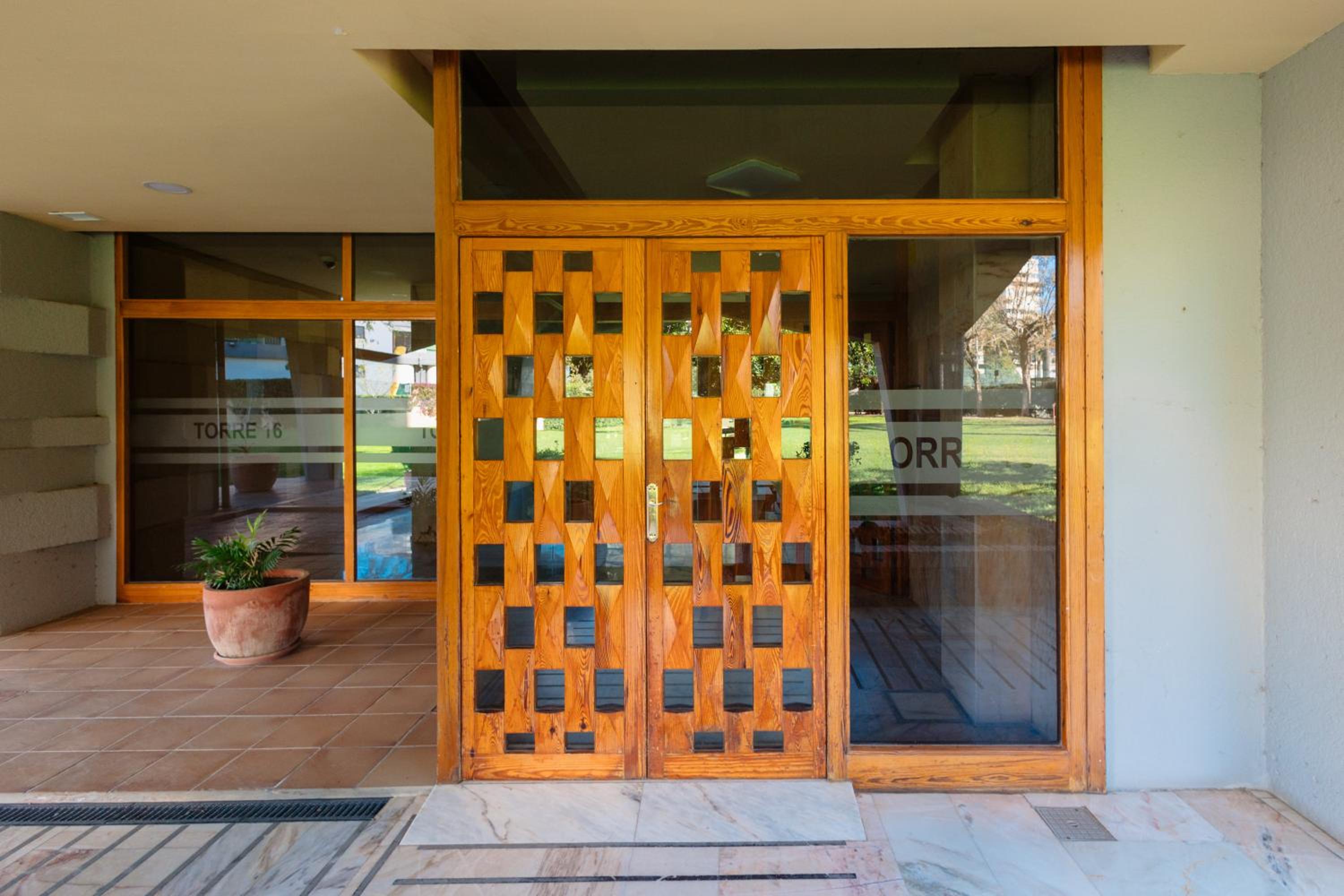 Beachfront apartment with panoramic sea views, private parking, swimming pools and mini golf