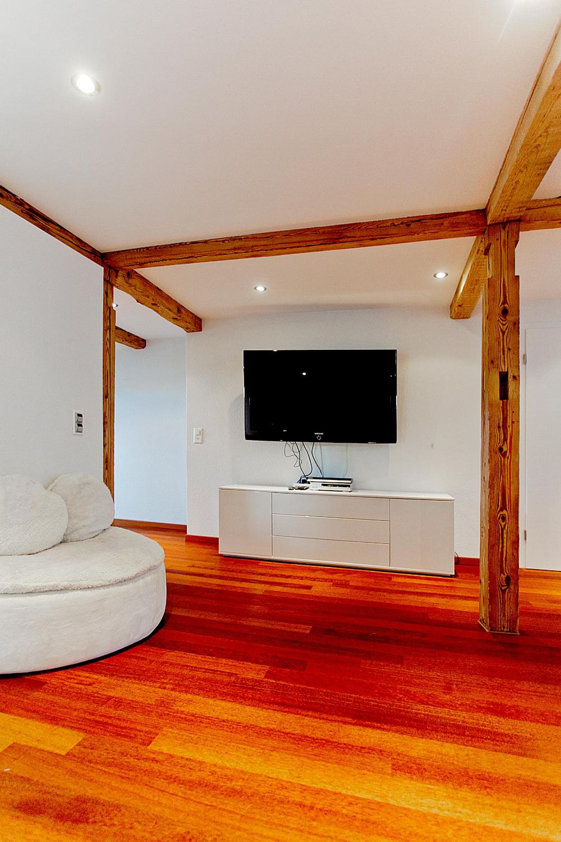 Presidental Suite Apartment by Livingdowntown