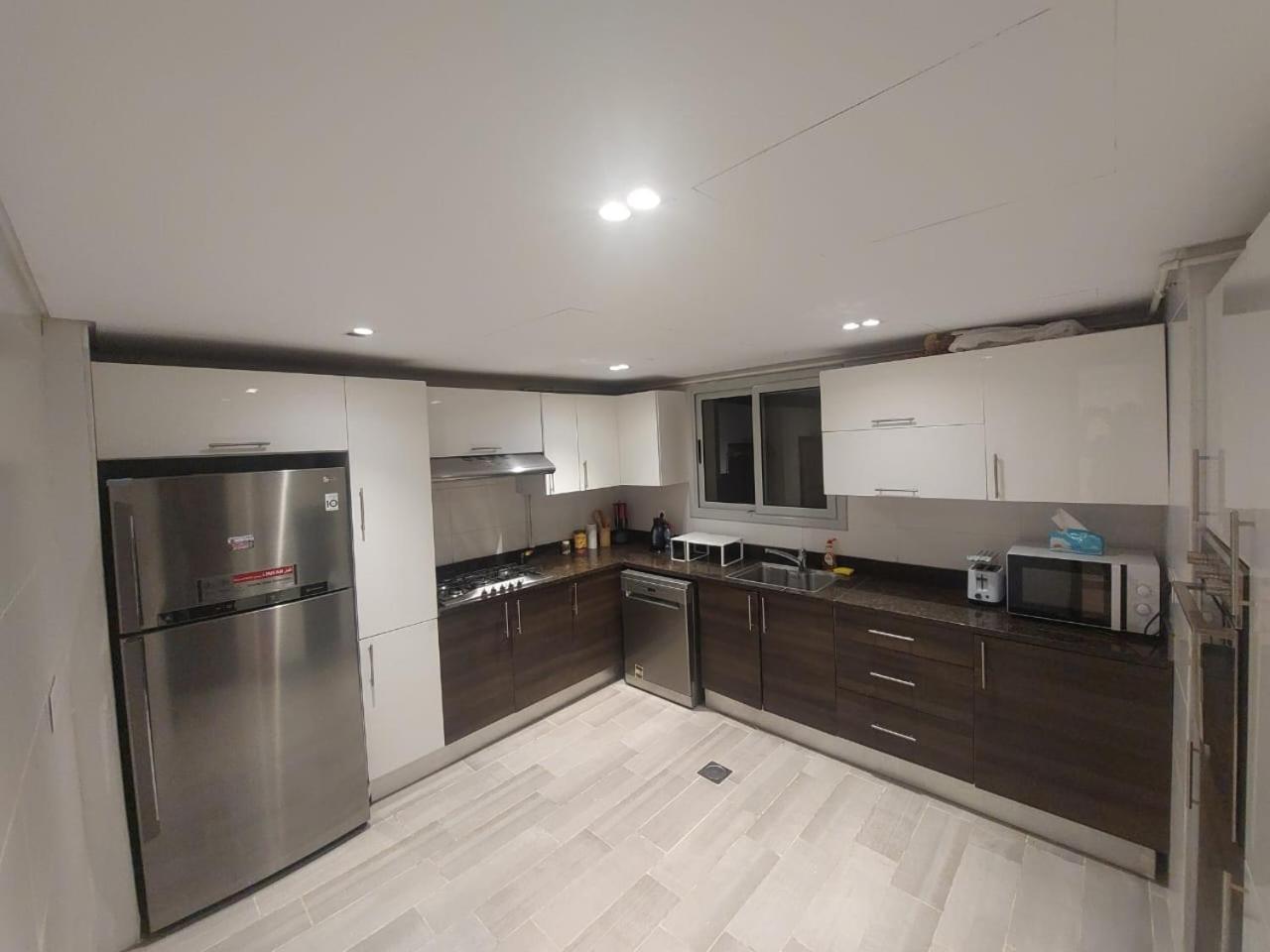 CFC, Luxurious 4BR Apartment, Remarkable value unbeatable Location