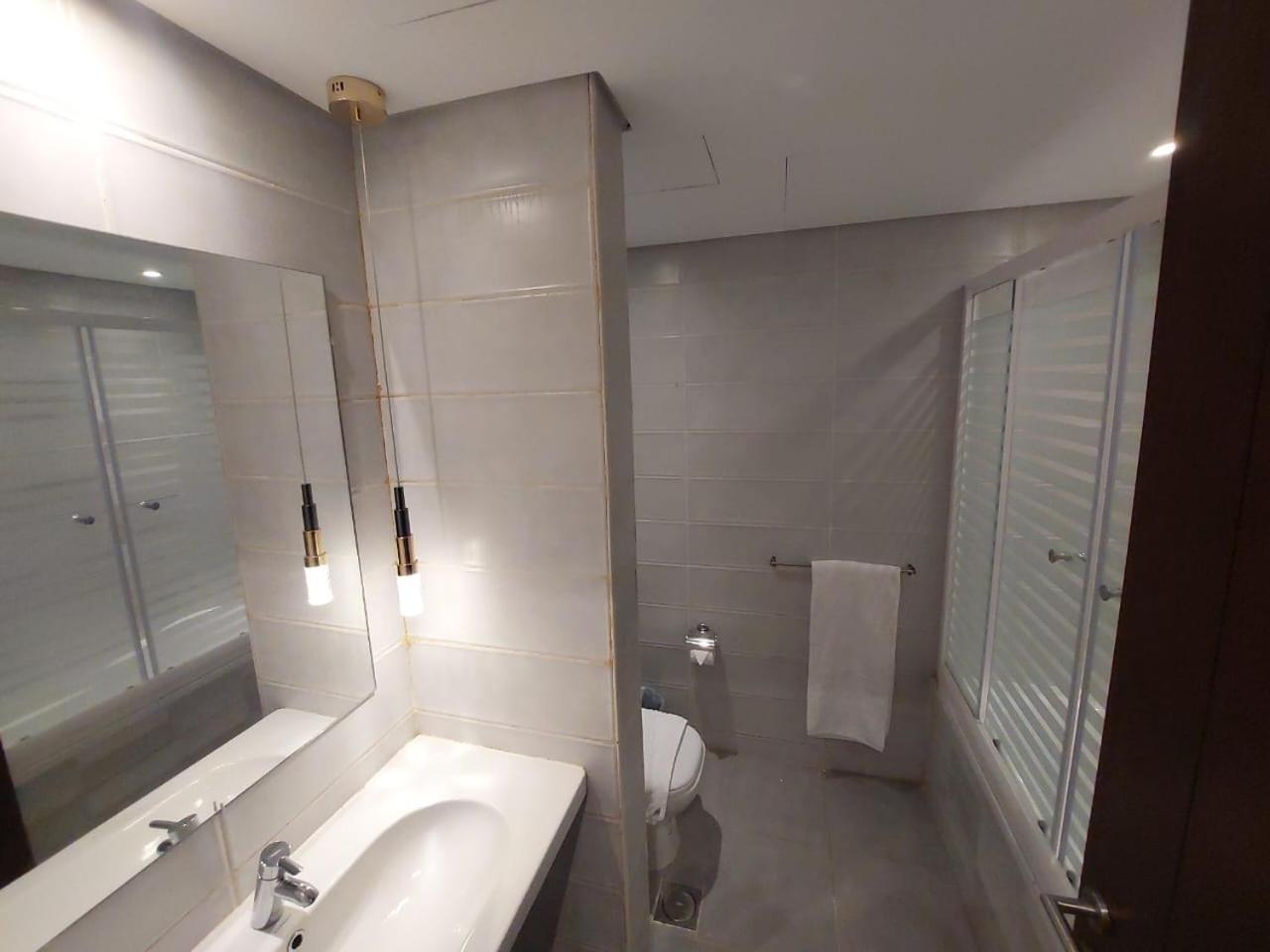 CFC, Luxurious 4BR Apartment, Remarkable value unbeatable Location