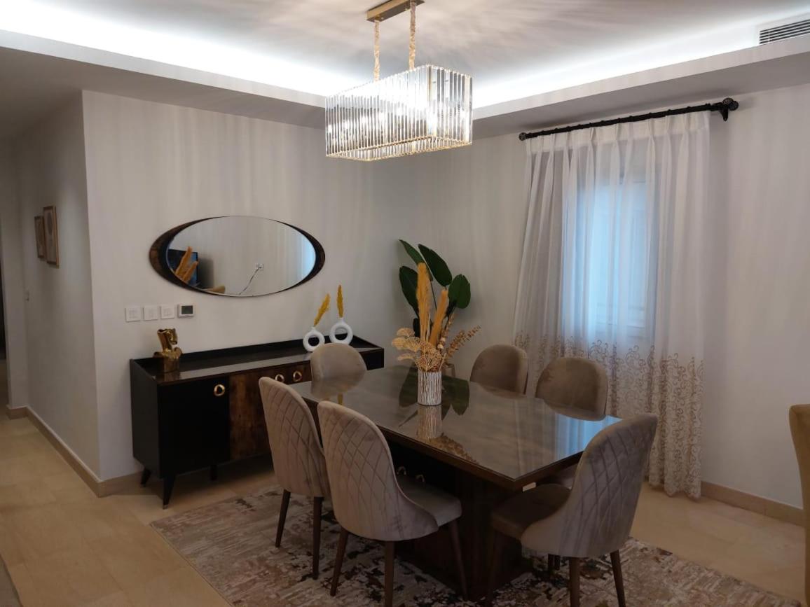 CFC, Luxurious 4BR Apartment, Remarkable value unbeatable Location