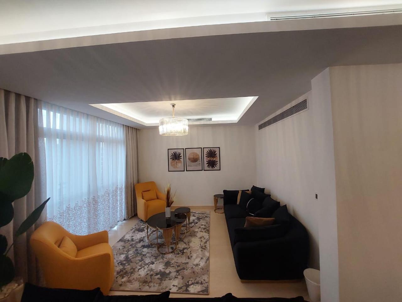 CFC, Luxurious 4BR Apartment, Remarkable value unbeatable Location