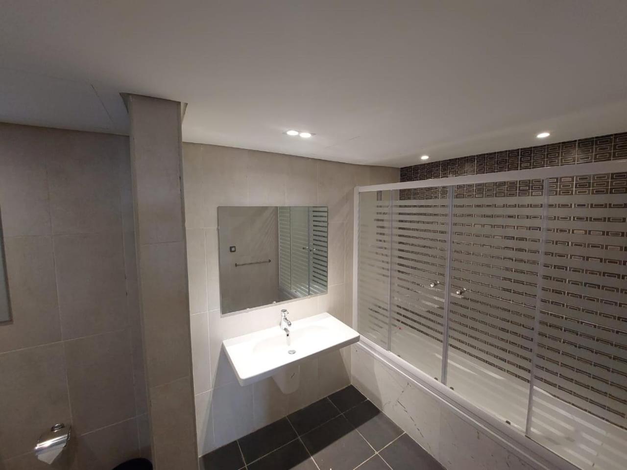 CFC, Luxurious 4BR Apartment, Remarkable value unbeatable Location