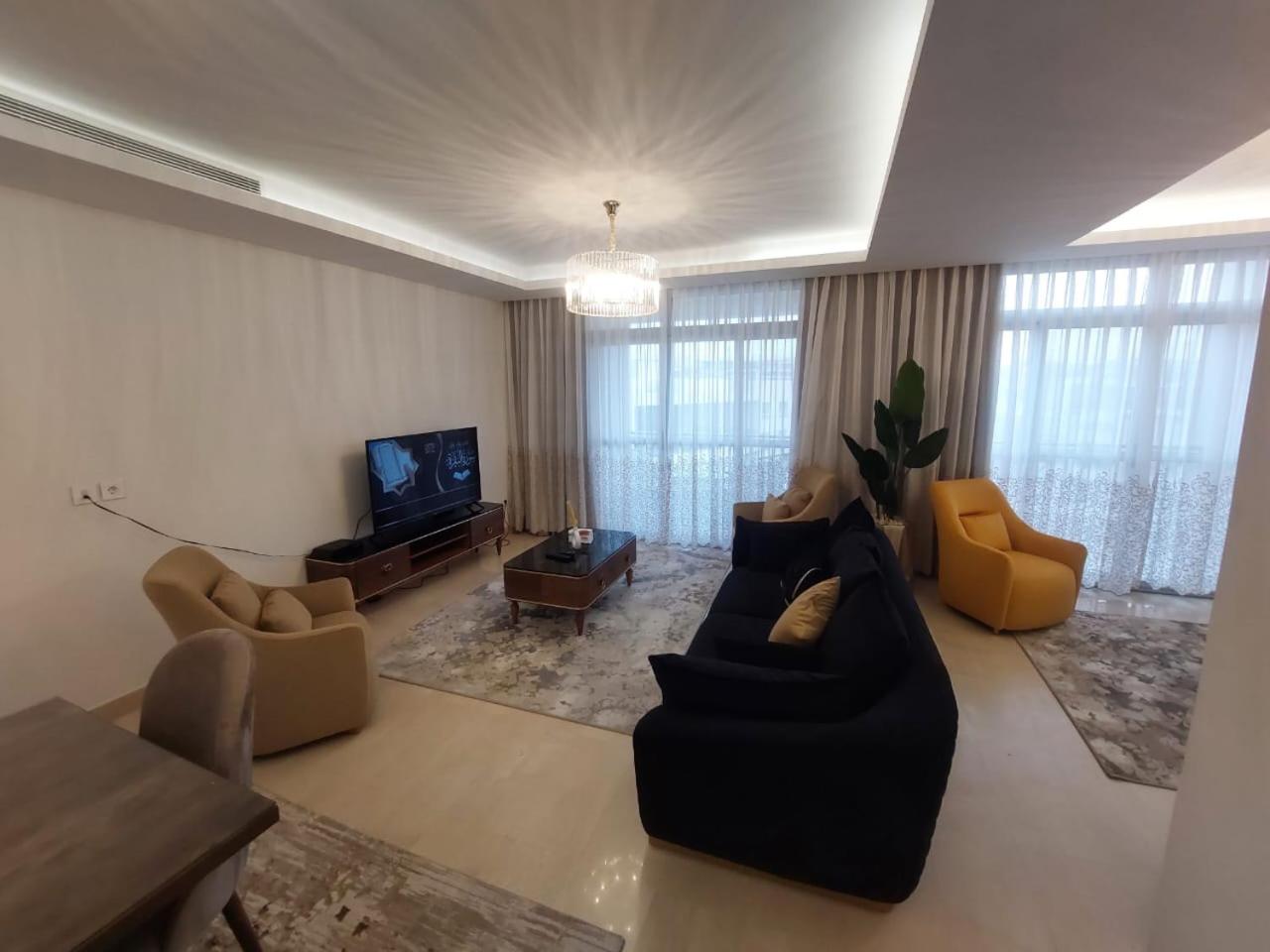 CFC, Luxurious 4BR Apartment, Remarkable value unbeatable Location