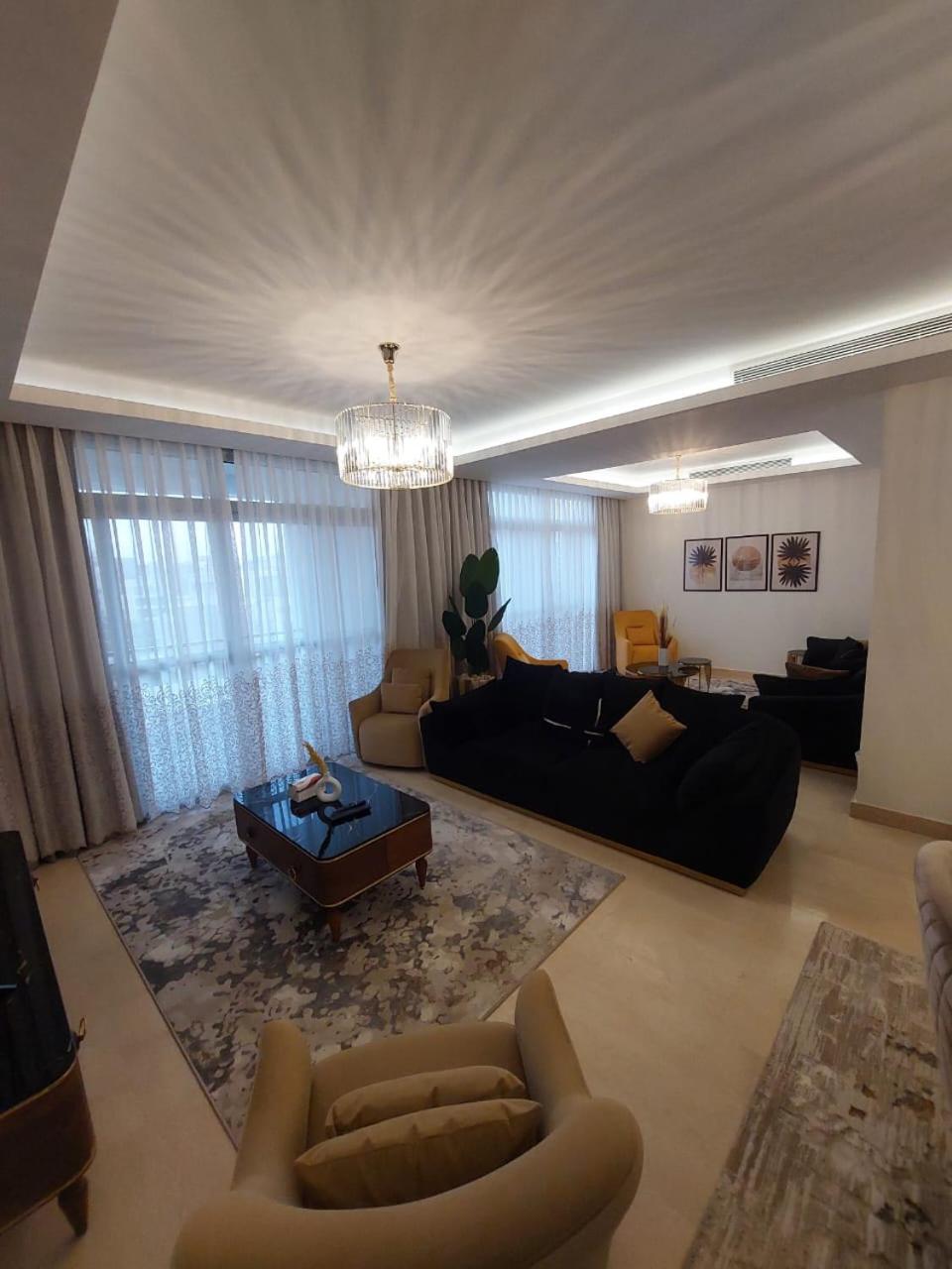 CFC, Luxurious 4BR Apartment, Remarkable value unbeatable Location